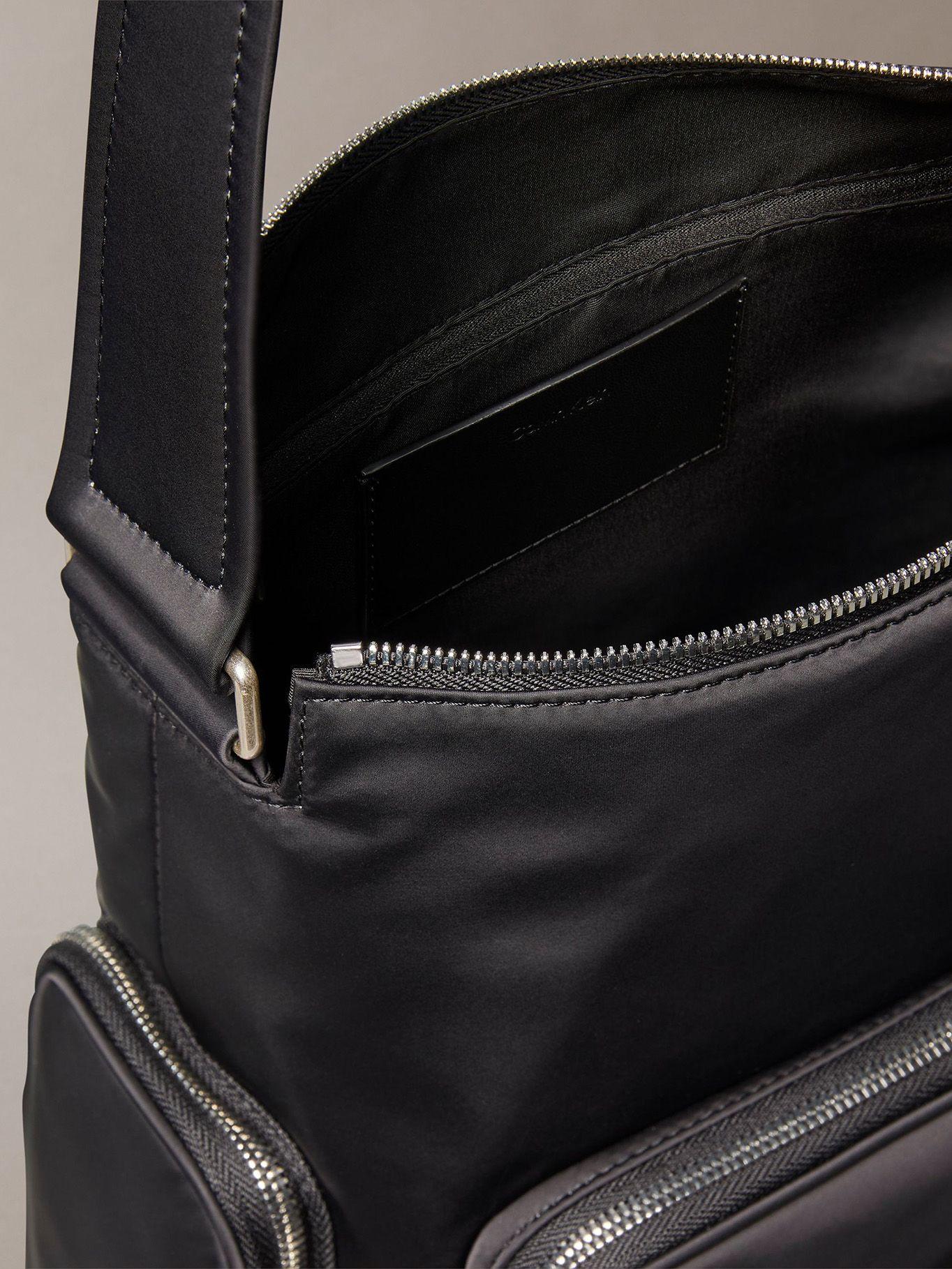 Cartera De Mano D Nailon Satén Suave Negro Calvin Klein-3