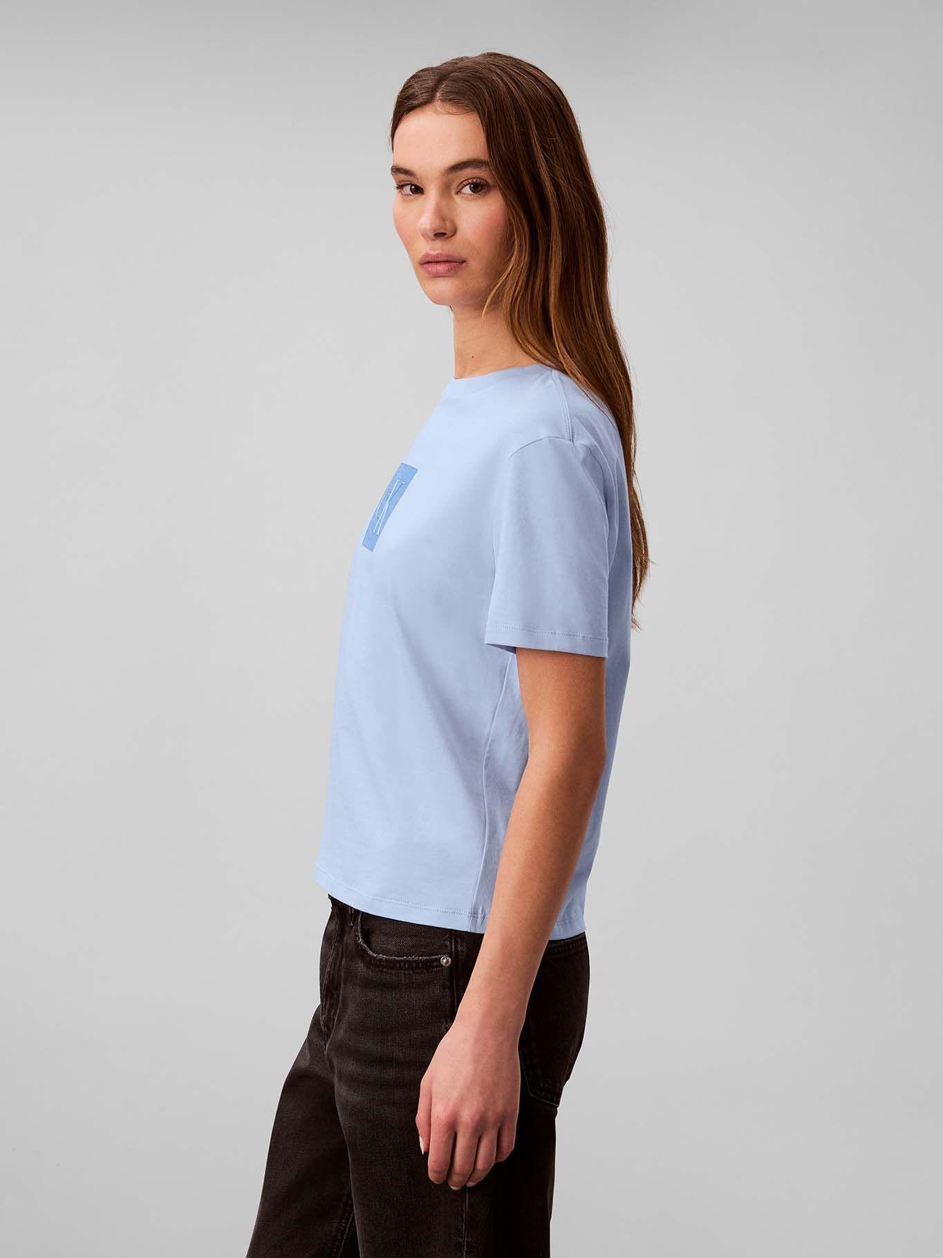 Polera Clásica con Monograma Celeste Calvin Klein-3