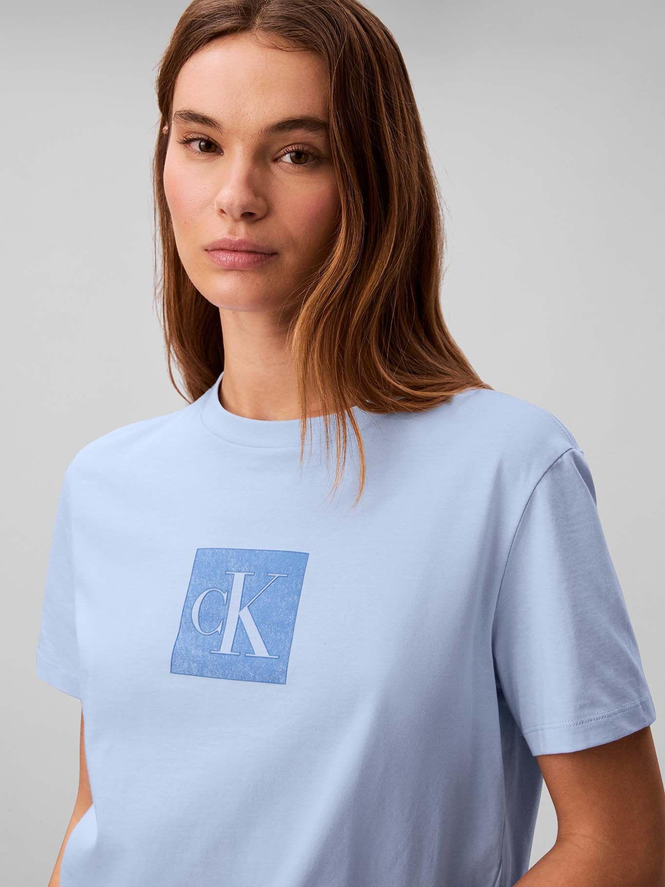 Polera Clásica con Monograma Celeste Calvin Klein-4