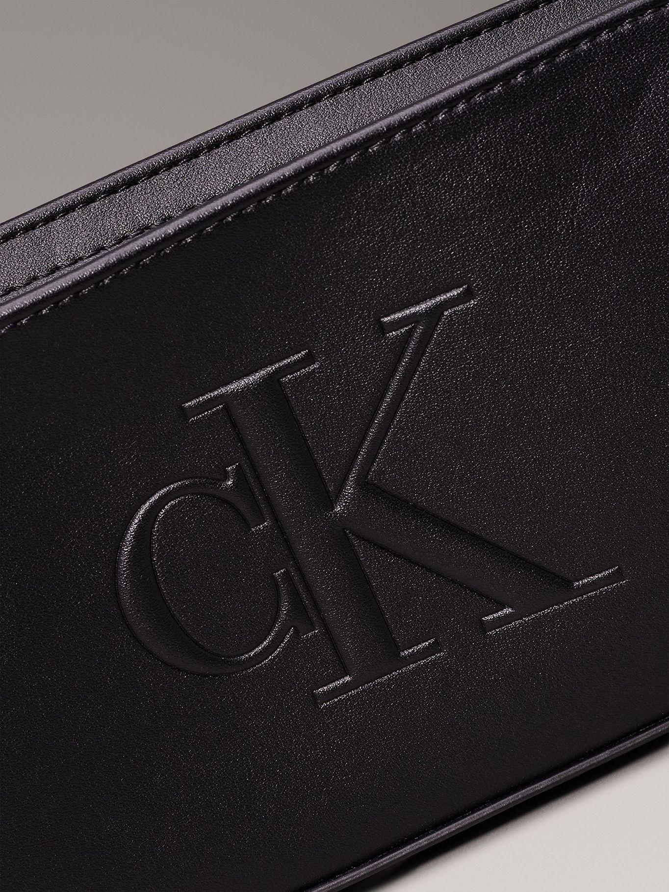 Cartera Sculpted Pouch Negro Calvin Klein-3