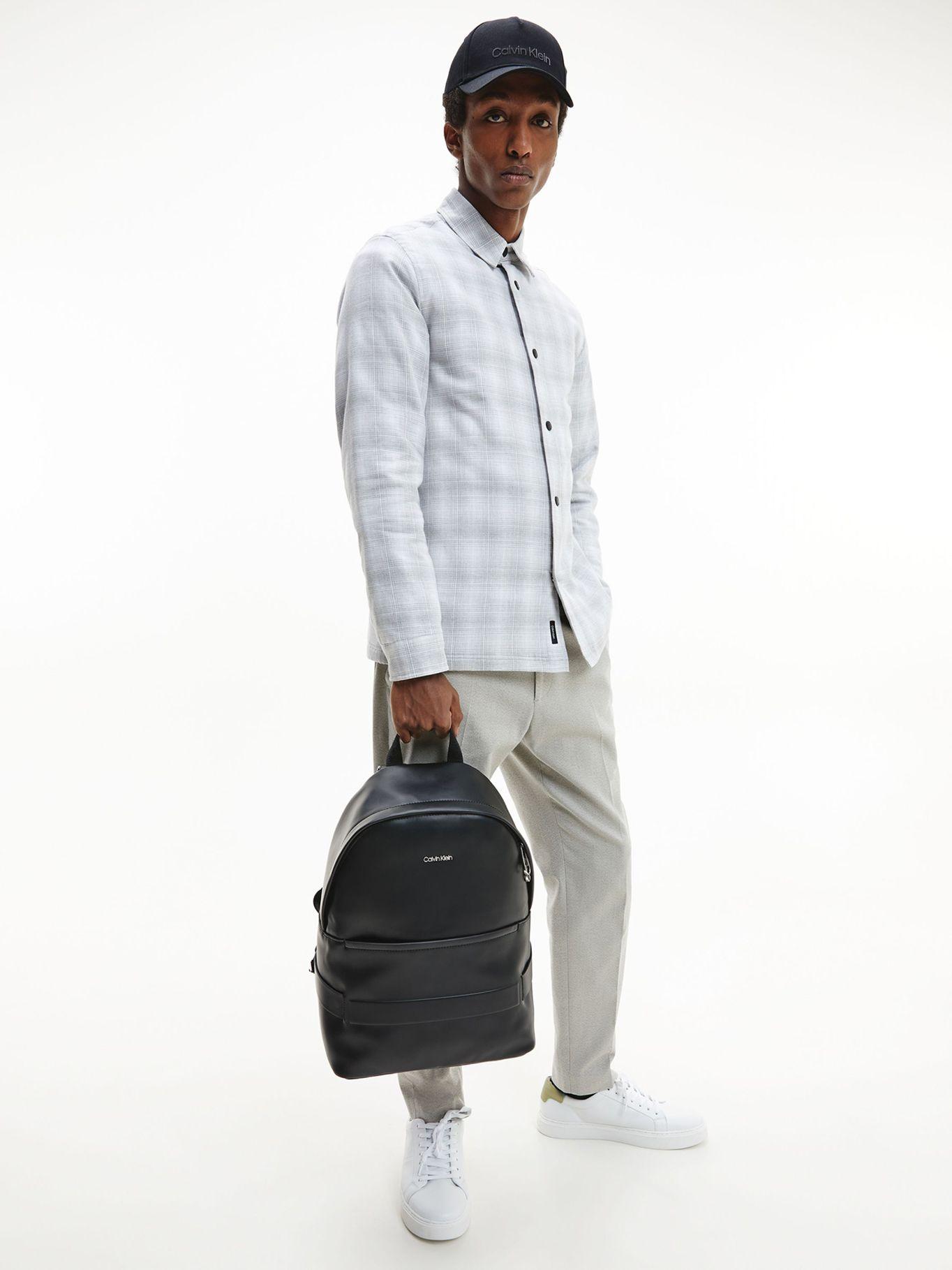 Mochila Boxed Round Negro Calvin Klein-3