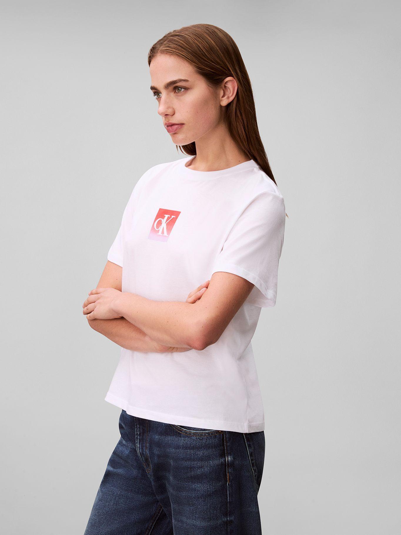 Polera Logo Estampado Tipo Boxed Blanco Calvin Klein-3