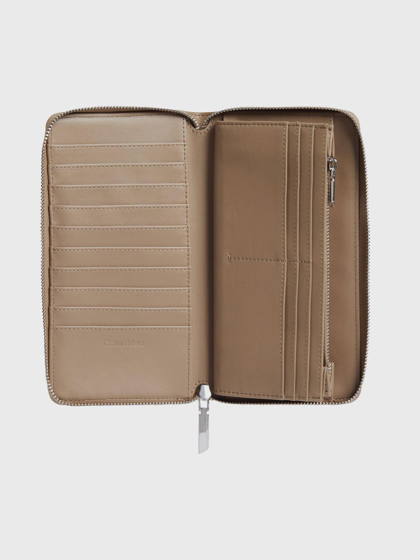 Billetera Ck Must Mono Café Calvin Klein-2