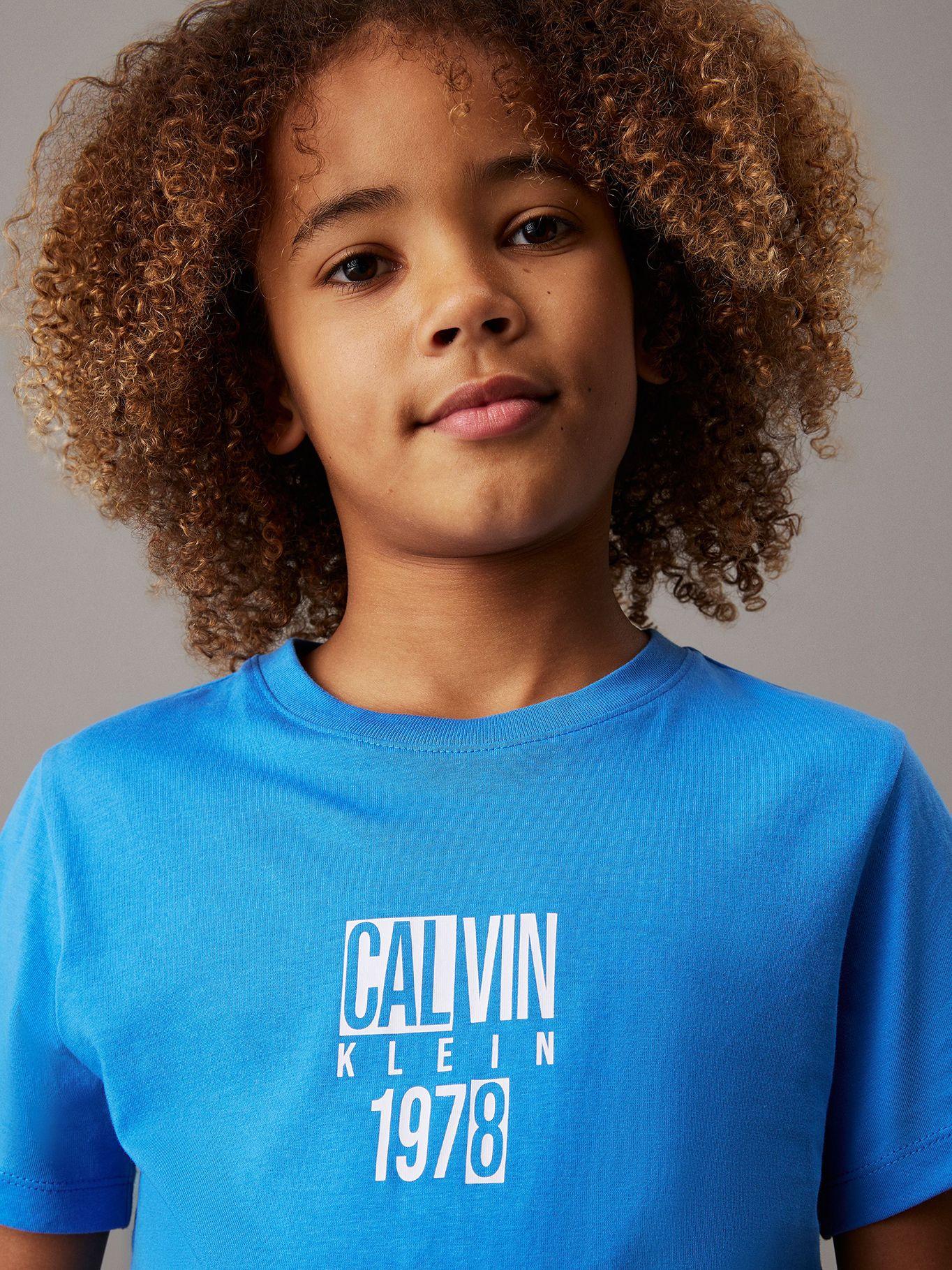Polera Niño Good Level Regular Azul Calvin Klein-3