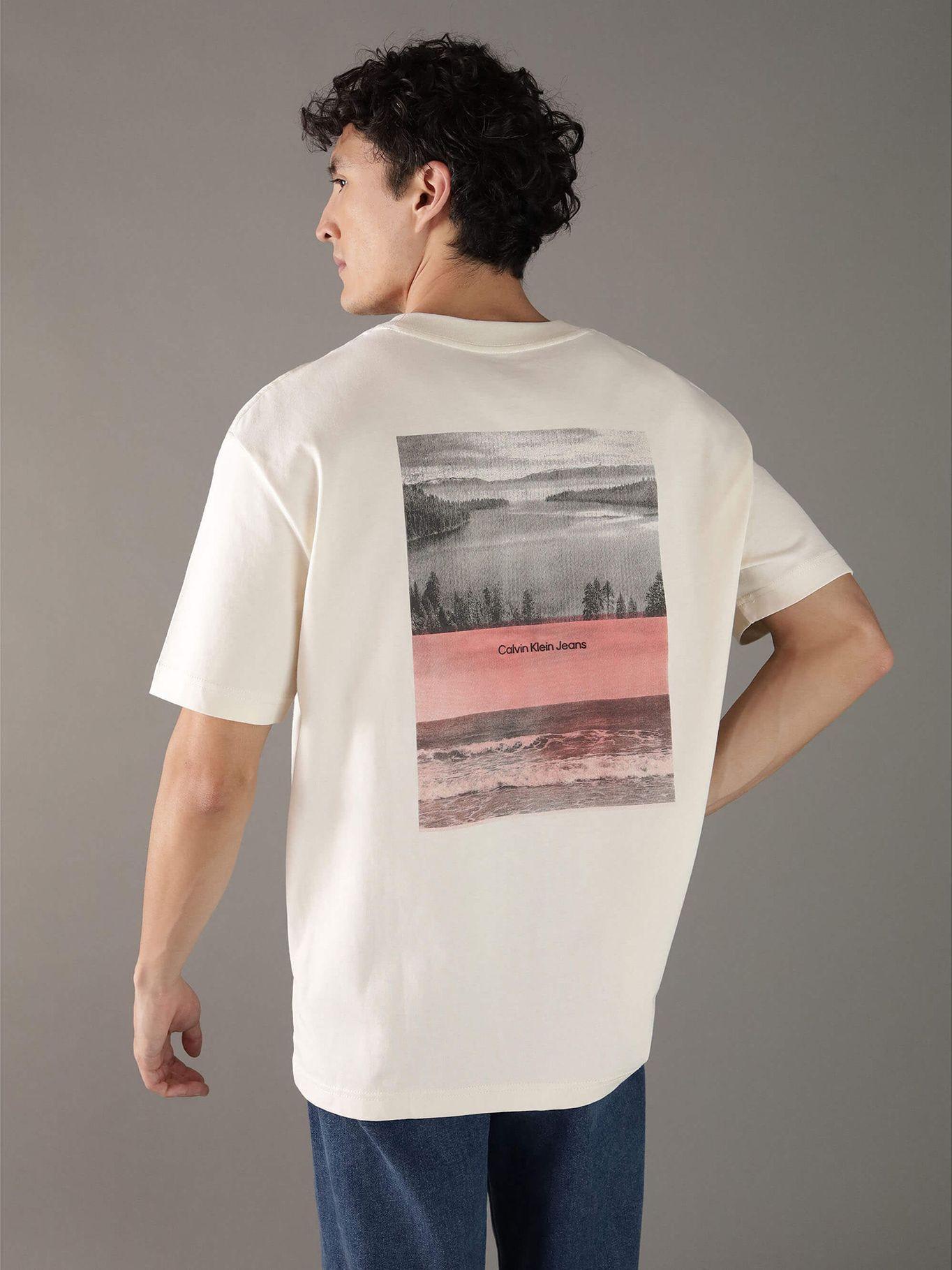 Polera bicolor con diseño de paisaje Beige Calvin Klein-2
