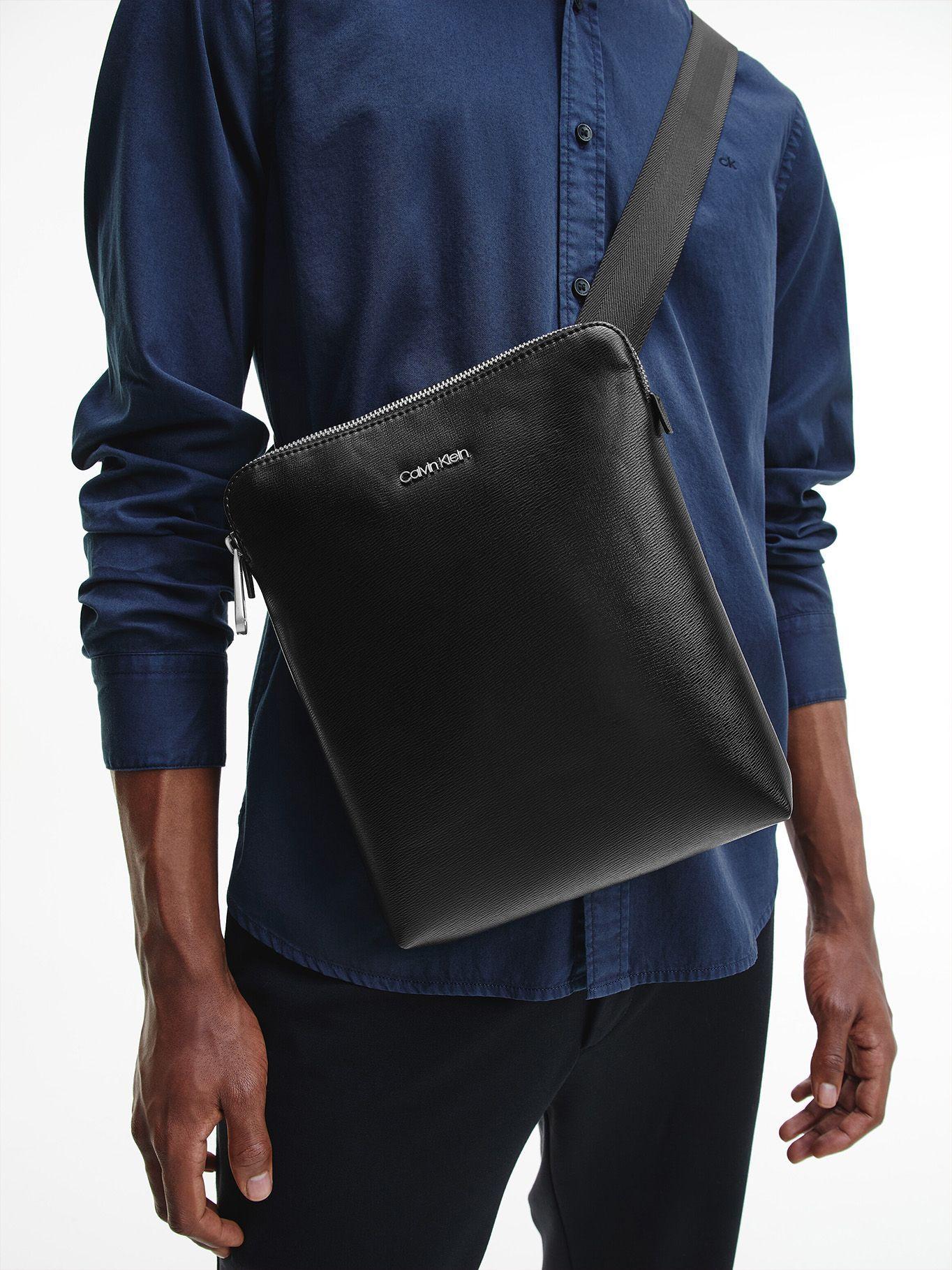 Messenger Minimalism Flatpack Negro Calvin Klein-3