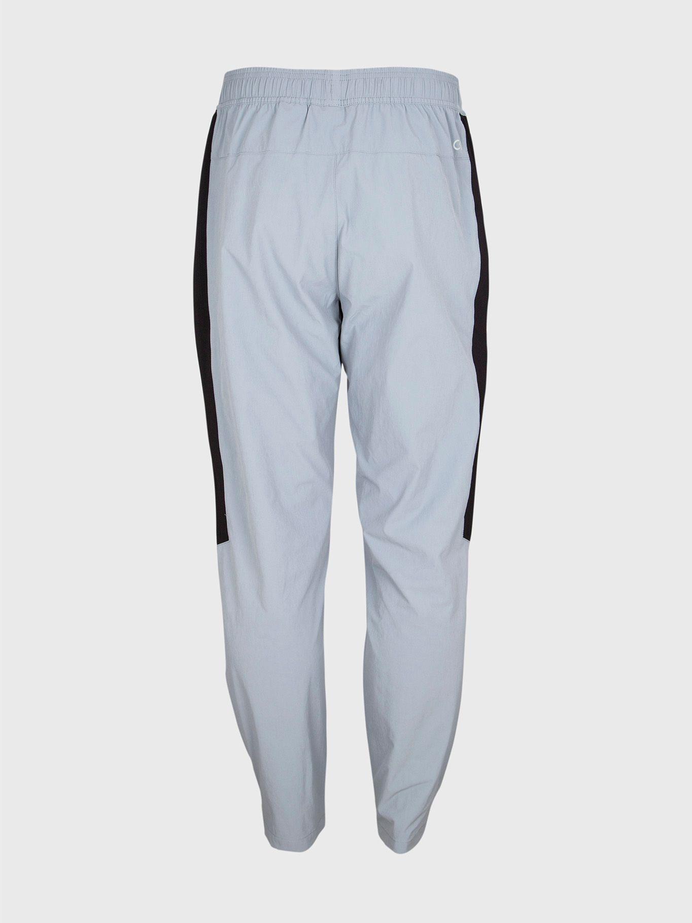 Pantalón Core Performance Gris Calvin Klein-2