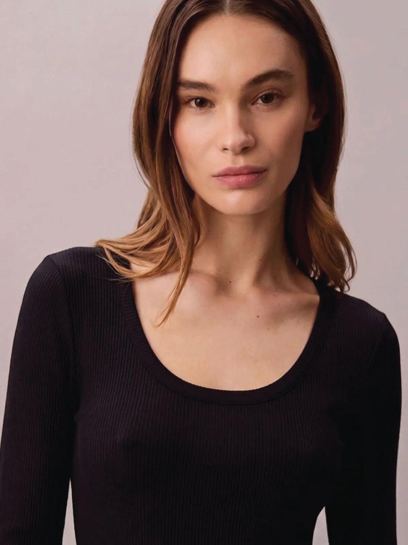 Vestido Mini de Escote Redondo Negro Calvin Klein-3