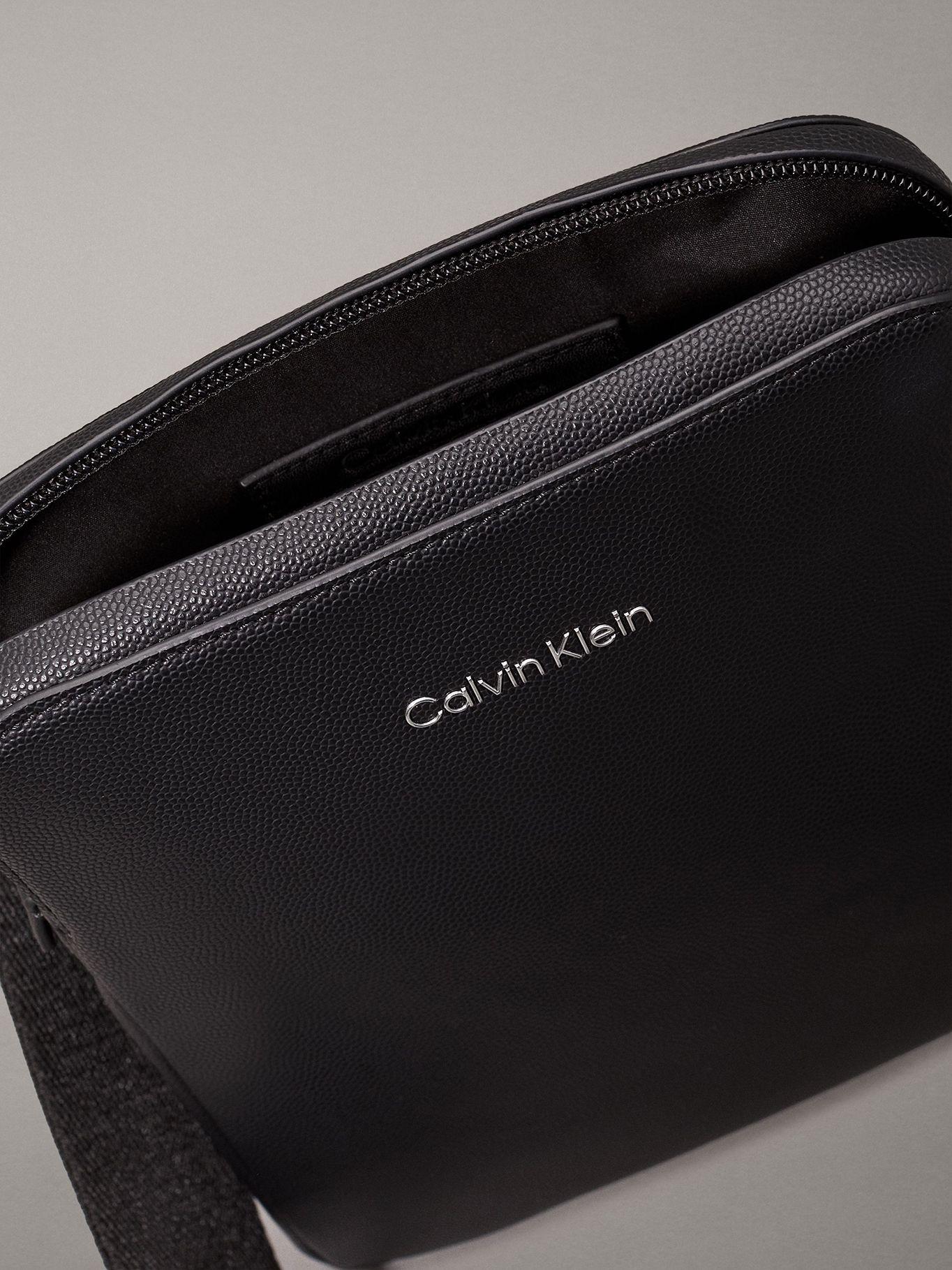 Bolso Cruzado Ck Must Negro Calvin Klein-3