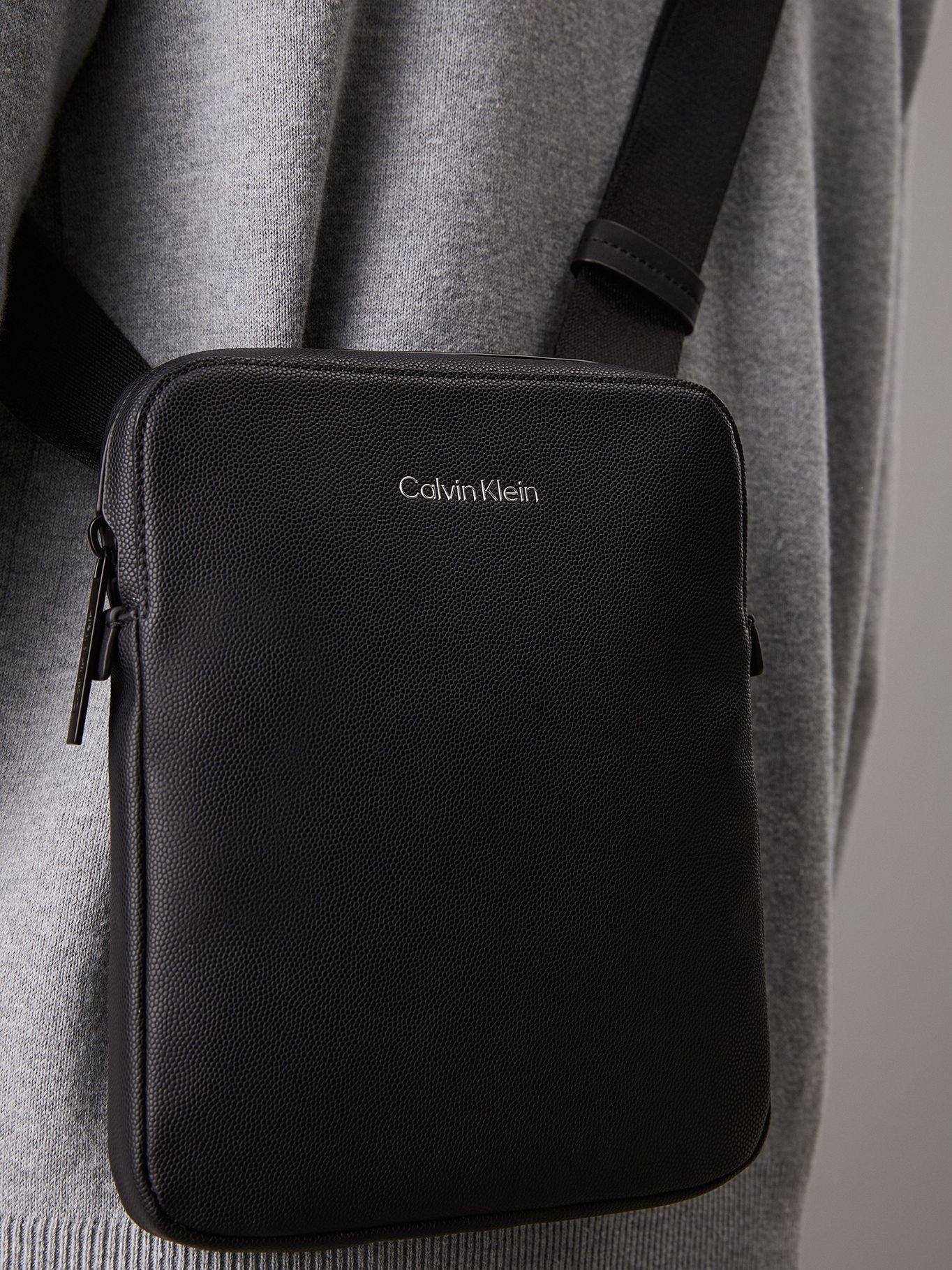 Bolso Cruzado Ck Must Negro Calvin Klein-5