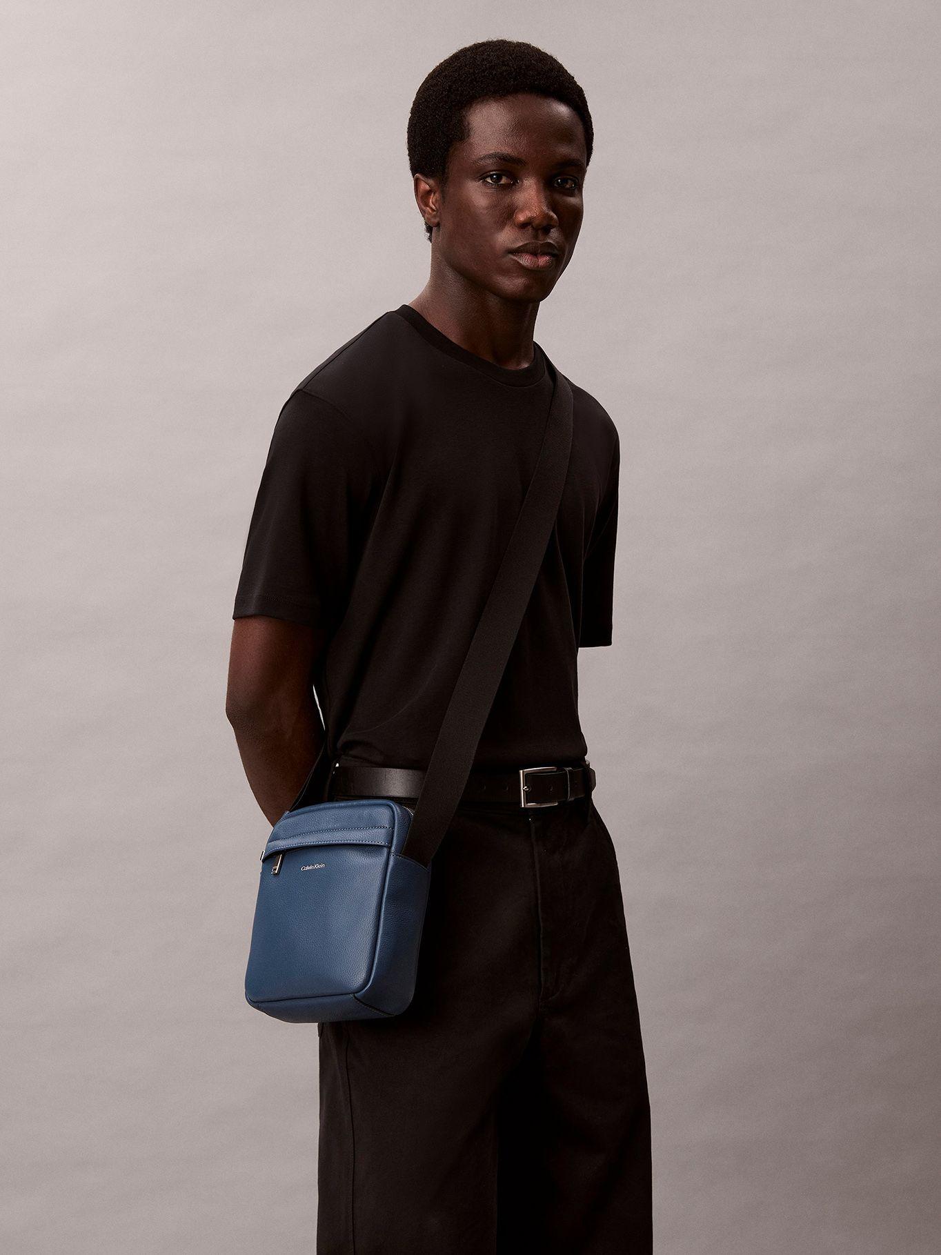 Bolso Reporter Raised Azul Calvin Klein-4