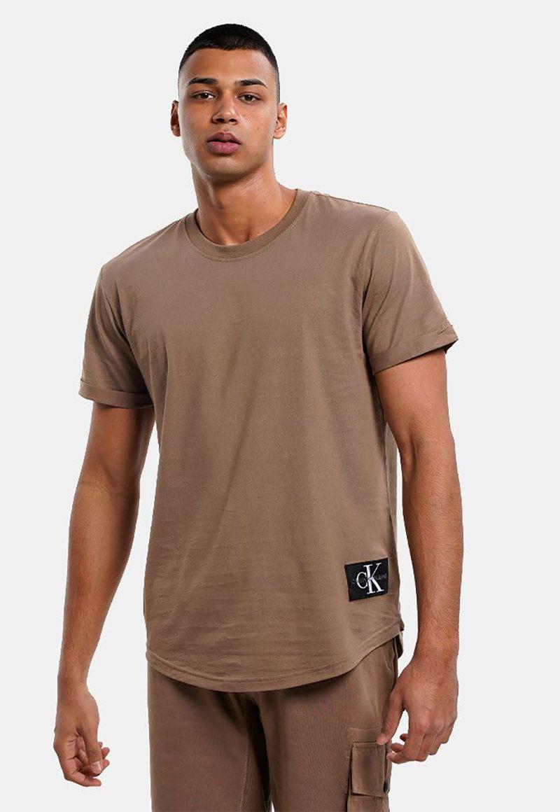 Camiseta de algodón orgánico con insignia Café claro Calvin Klein J30J315319-PE5-0