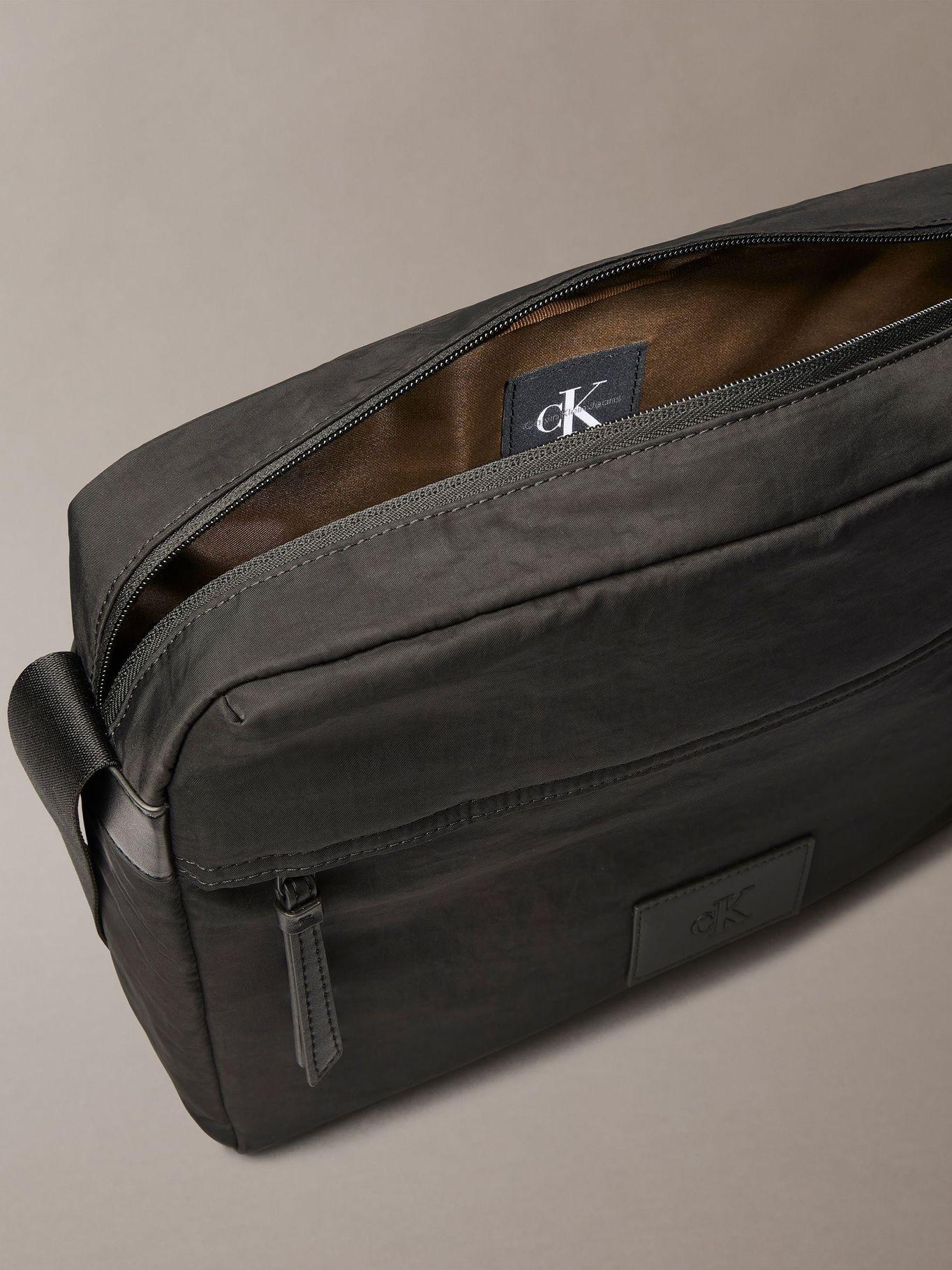 Bolso Metro Nylon Zip Flight Negro Calvin Klein-2