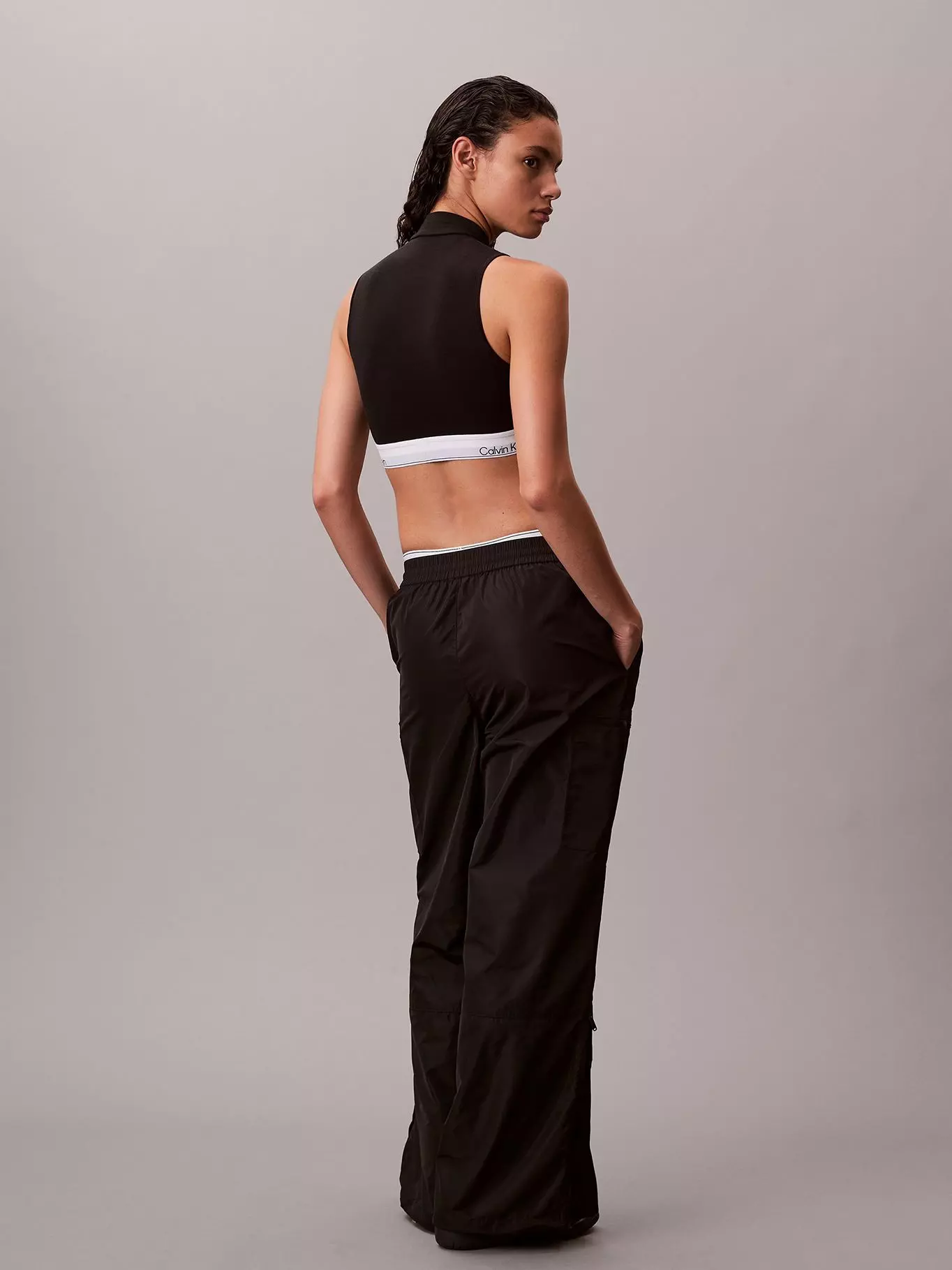 Pantalón Tech Relaxed Negro Calvin Klein-2
