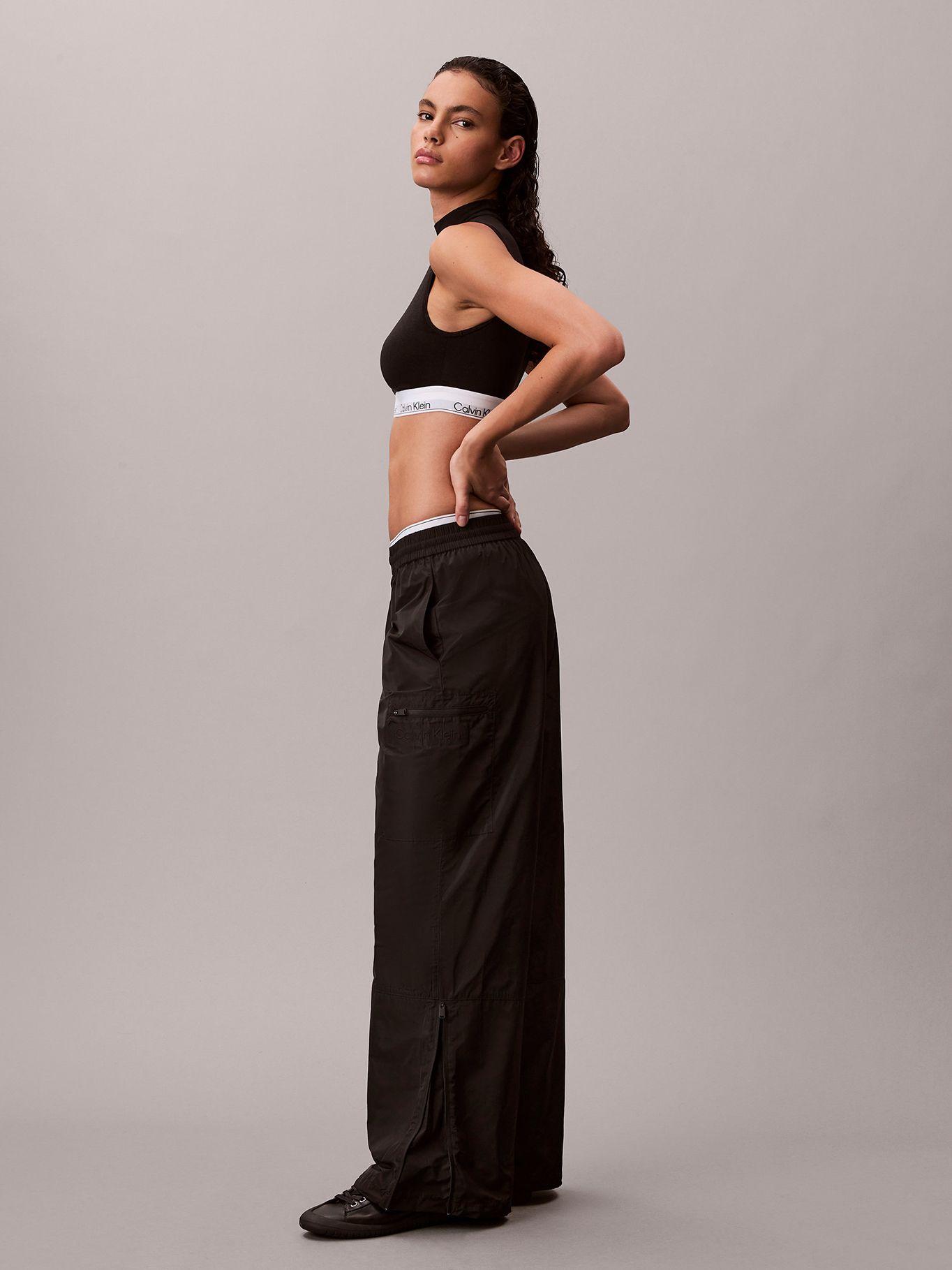 Pantalón Tech Relaxed Negro Calvin Klein-3