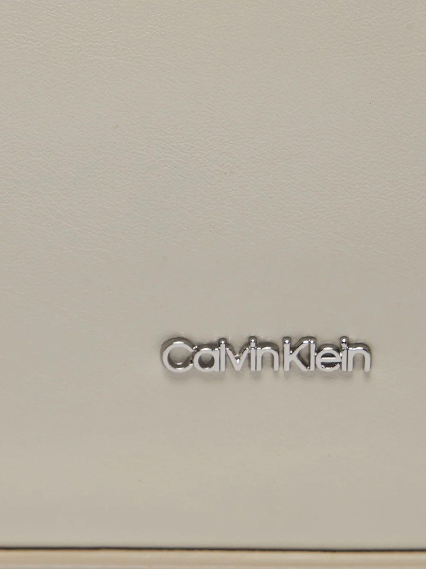 Cartera Mini Tote Quilt Beige Calvin Klein-3