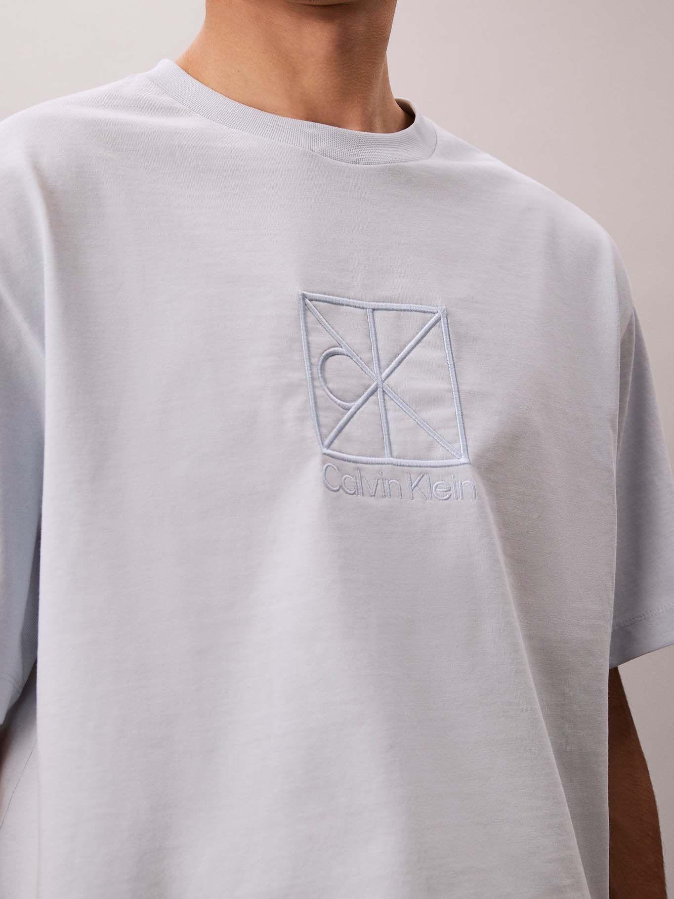 Polera con Gráfico de Emblema Celeste Calvin Klein-5