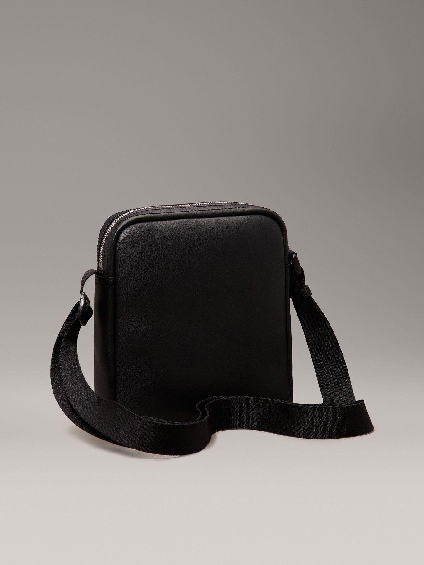 Bolso Reporter Monogram Soft 18 Negro Calvin Klein-4