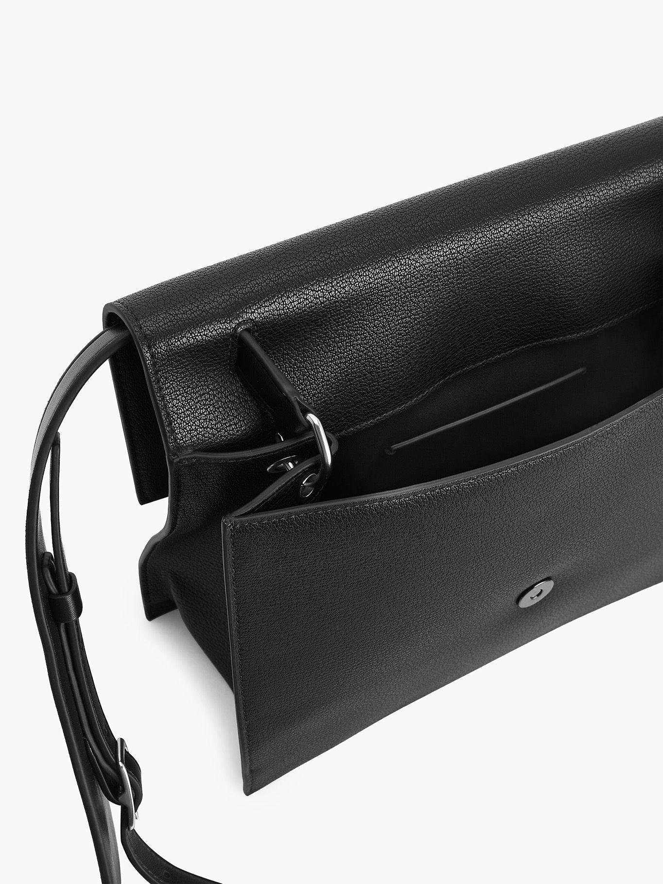 Cartera Xbody Minimal Monogram Negro Calvin Klein-2
