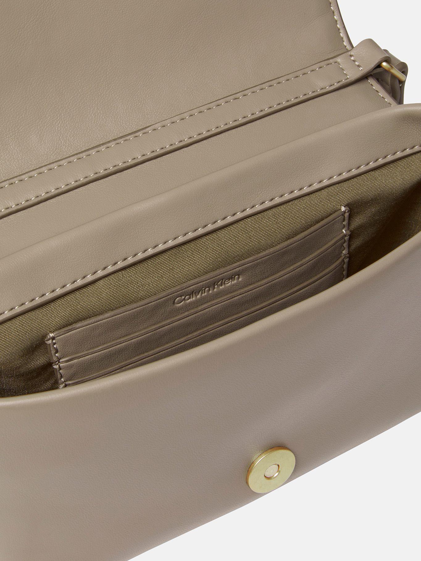 Bandolera con Logo Soft Touch Beige Calvin Klein-2