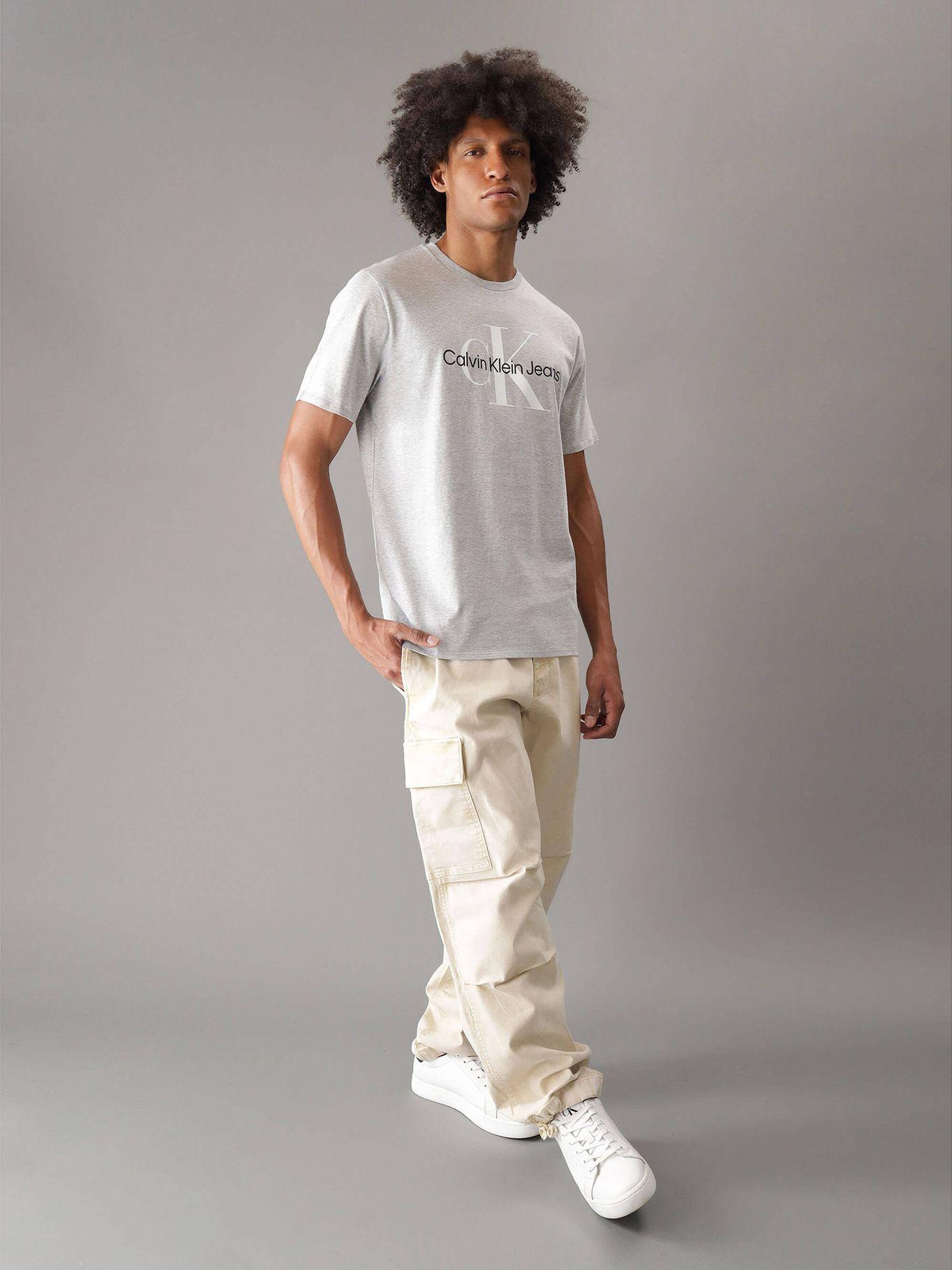 Polera Monogram Crew Gris Calvin Klein-1