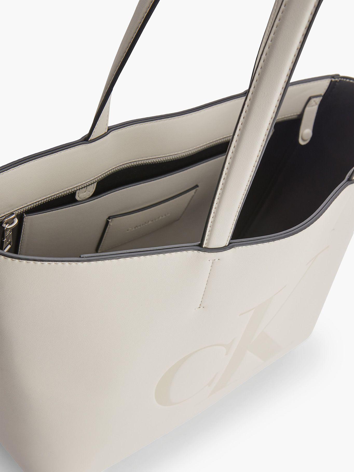 Cartera Sculpted Shopper Mono Beige Calvin Klein-2
