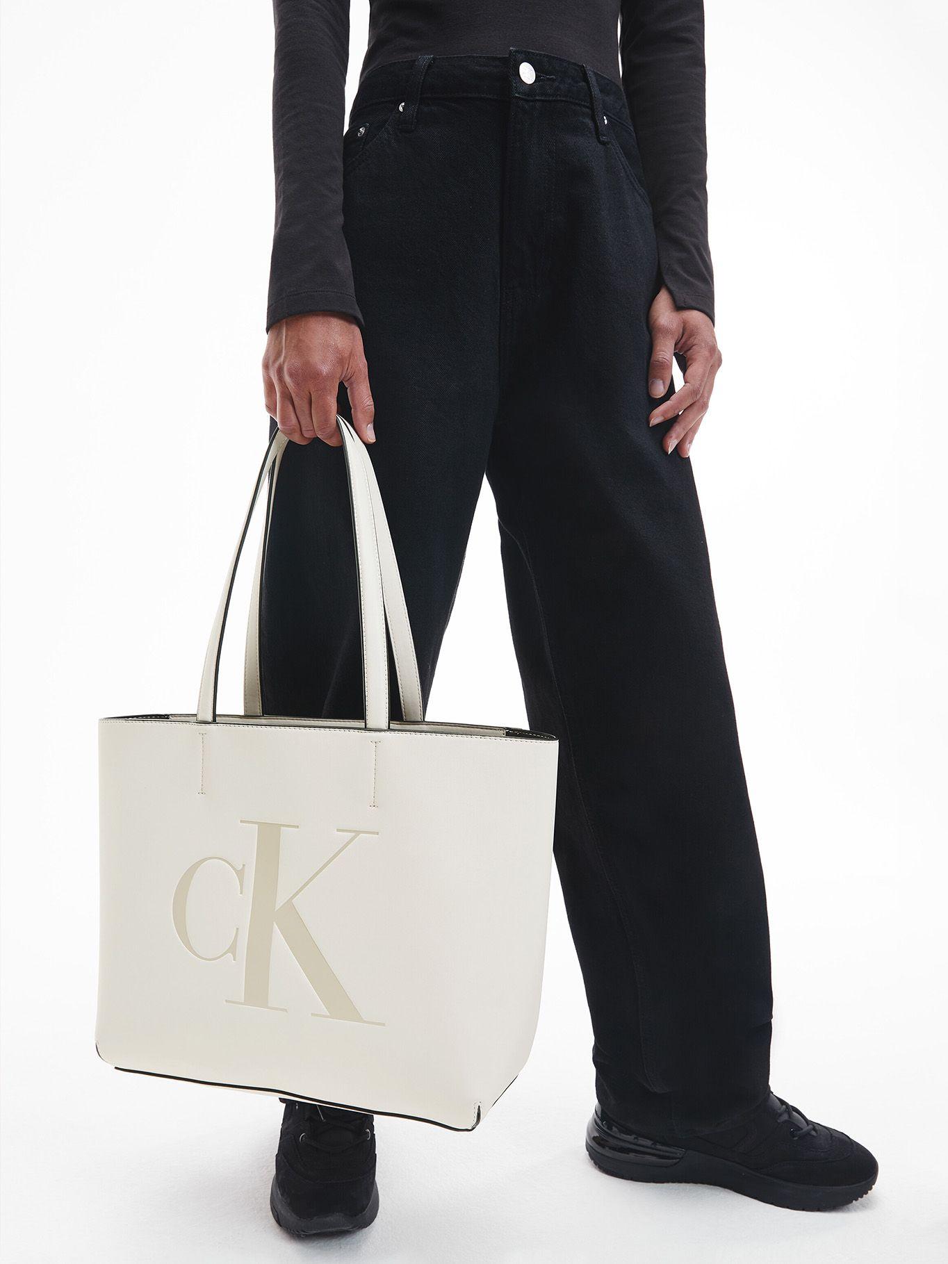 Cartera Sculpted Shopper Mono Beige Calvin Klein-3