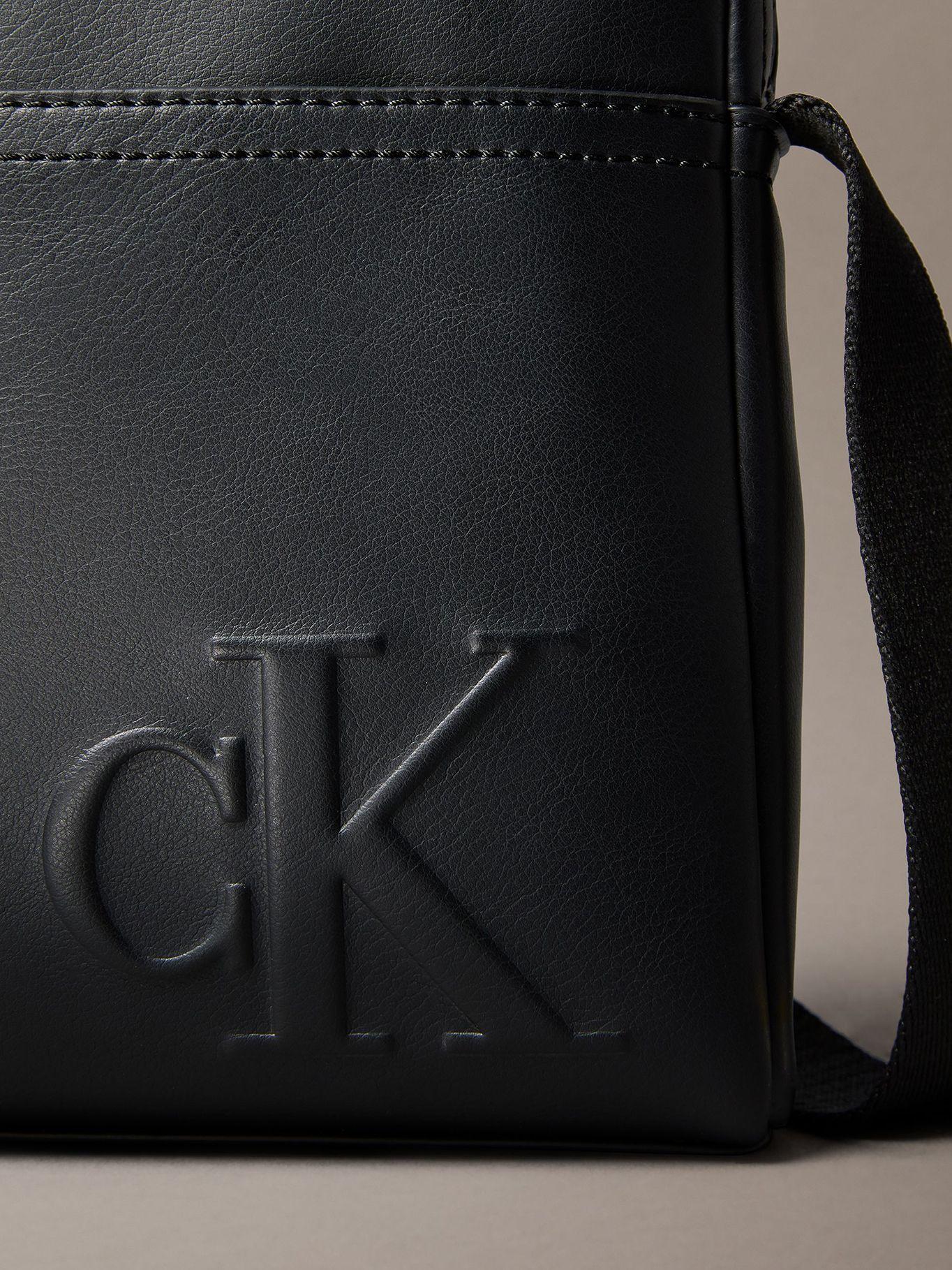 Bolso con Logo Monograma Grabado Negro Calvin Klein-3