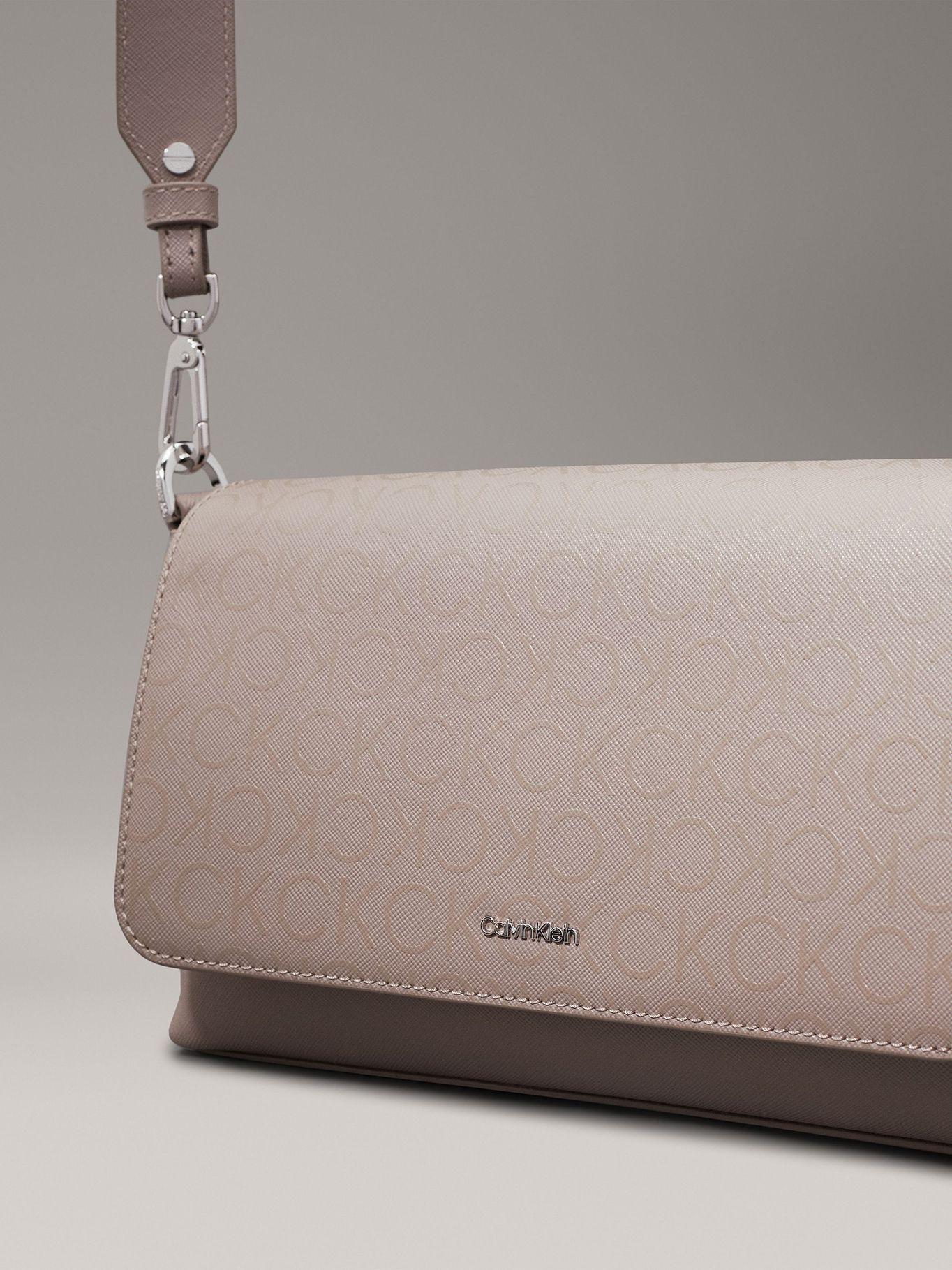Cartera CK Must Mono Beige Calvin Klein-3