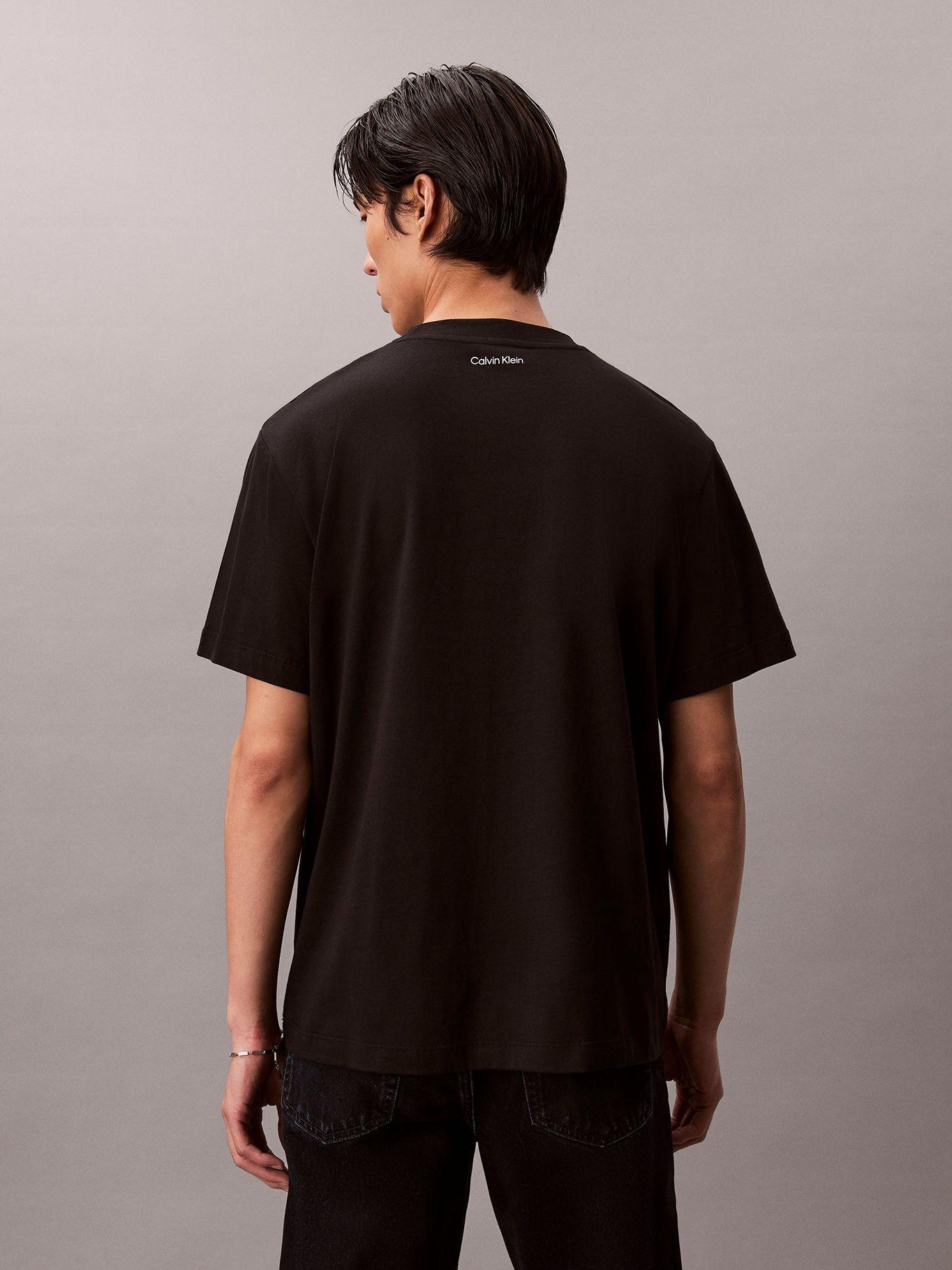 Polera con Logo Gráfico Negro Calvin Klein-2