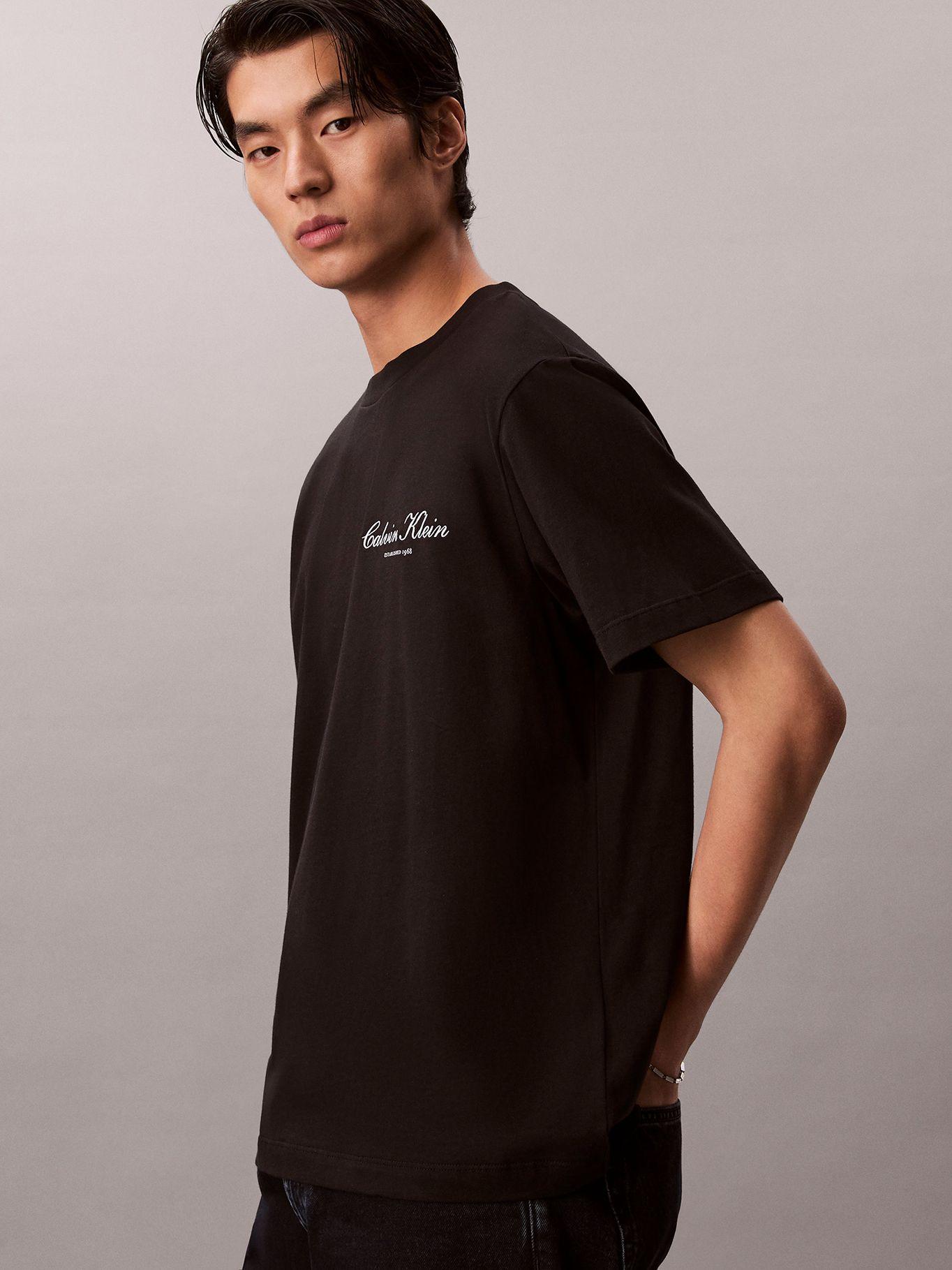 Polera con Logo Gráfico Negro Calvin Klein-3