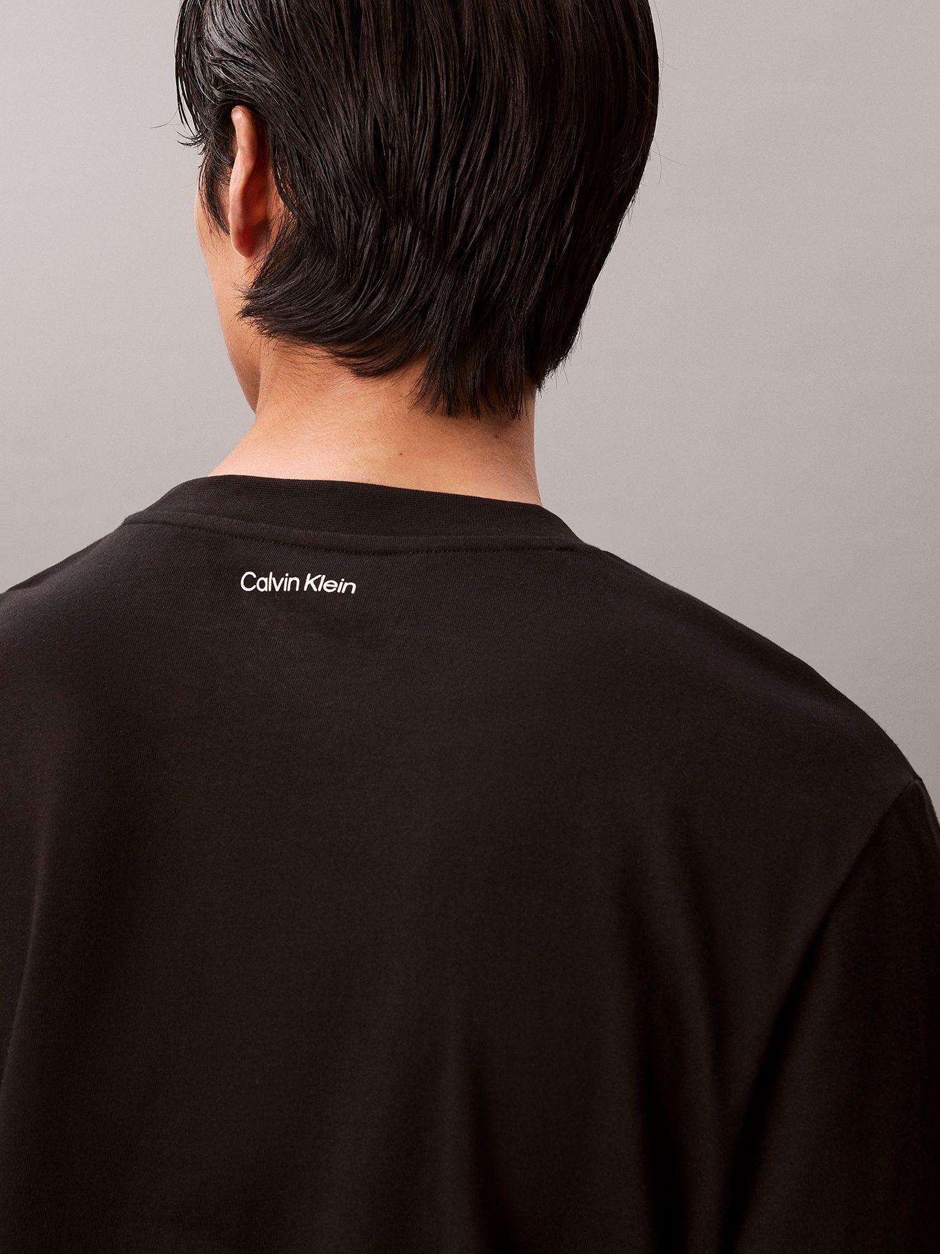 Polera con Logo Gráfico Negro Calvin Klein-5