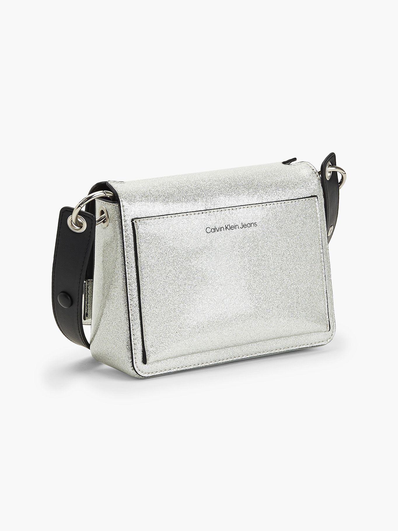 Cartera Xbody Sculpted Holiday Plateado Calvin Klein-1