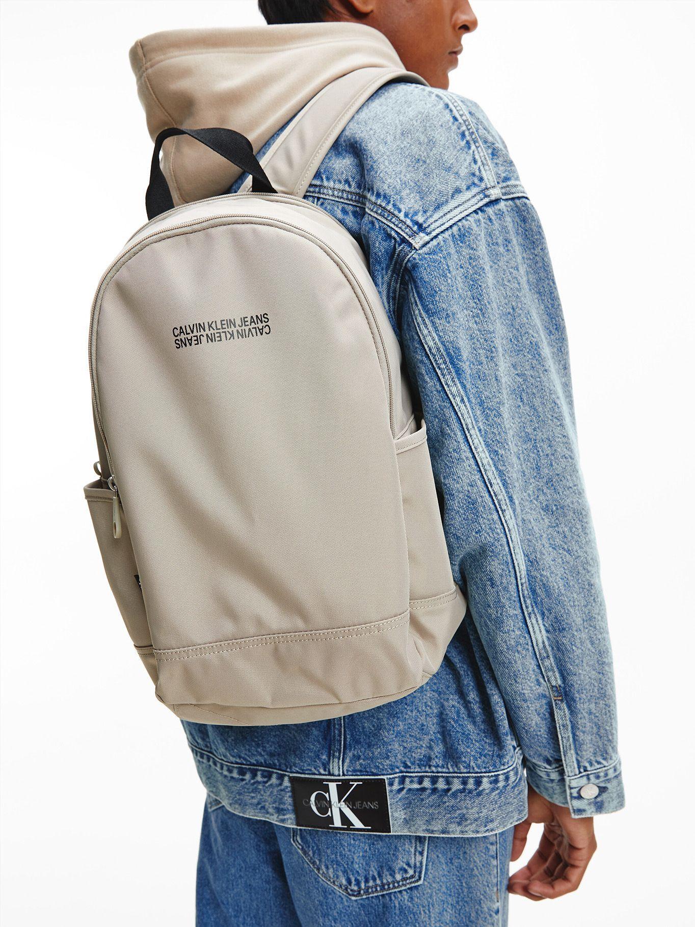 Mochila Sport Essential Mir Crema Calvin Klein-3