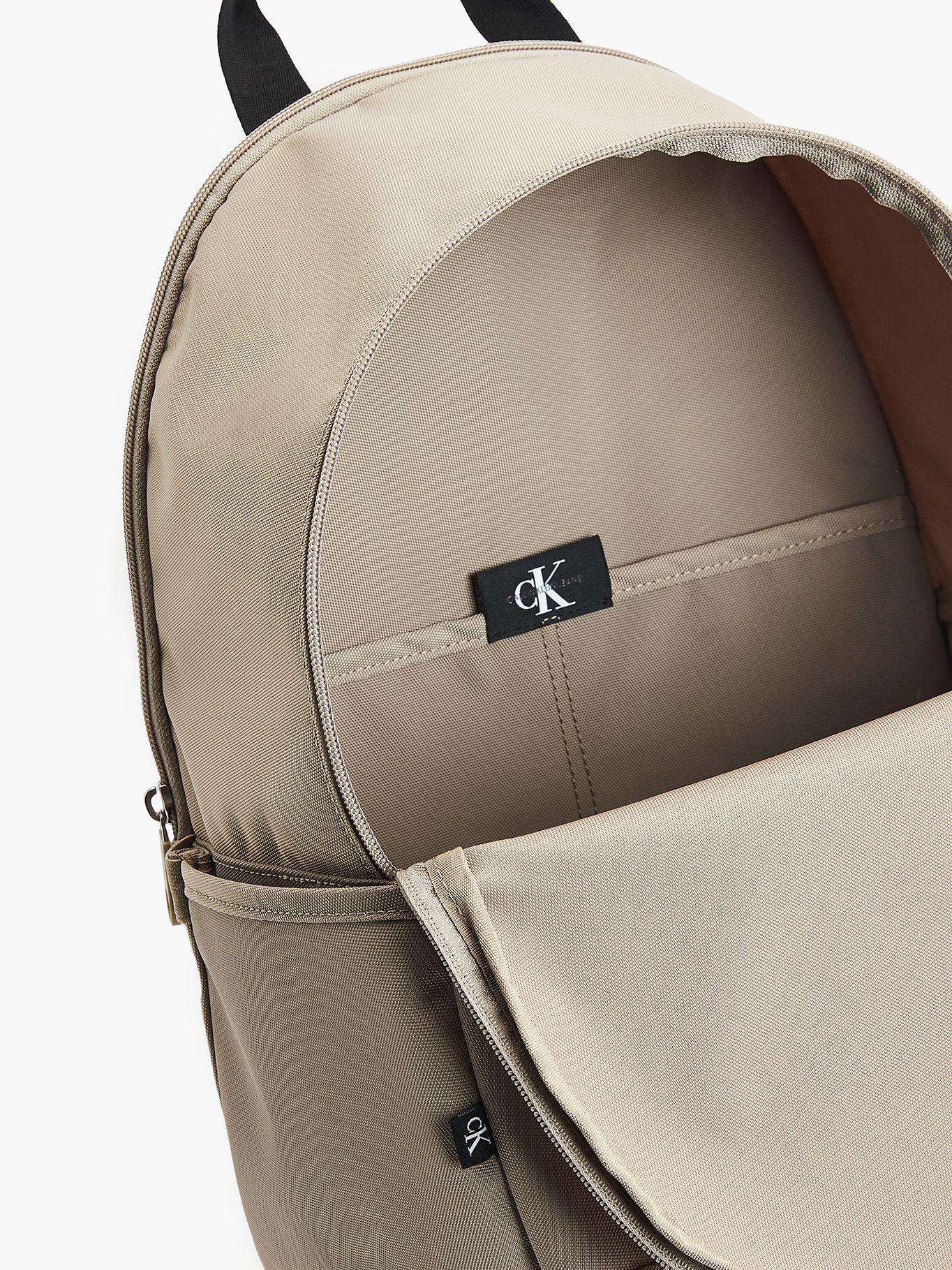 Mochila Sport Essential Mir Crema Calvin Klein-2