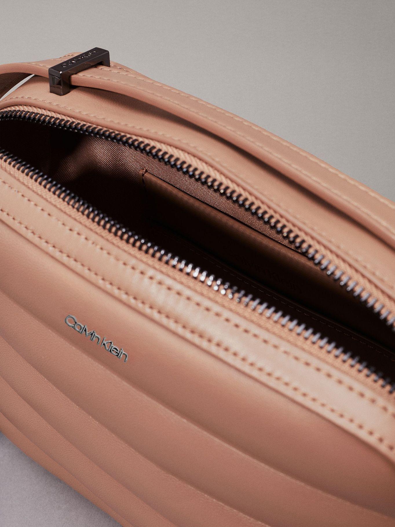 Bandolera Line Quilt Beige Calvin Klein-3