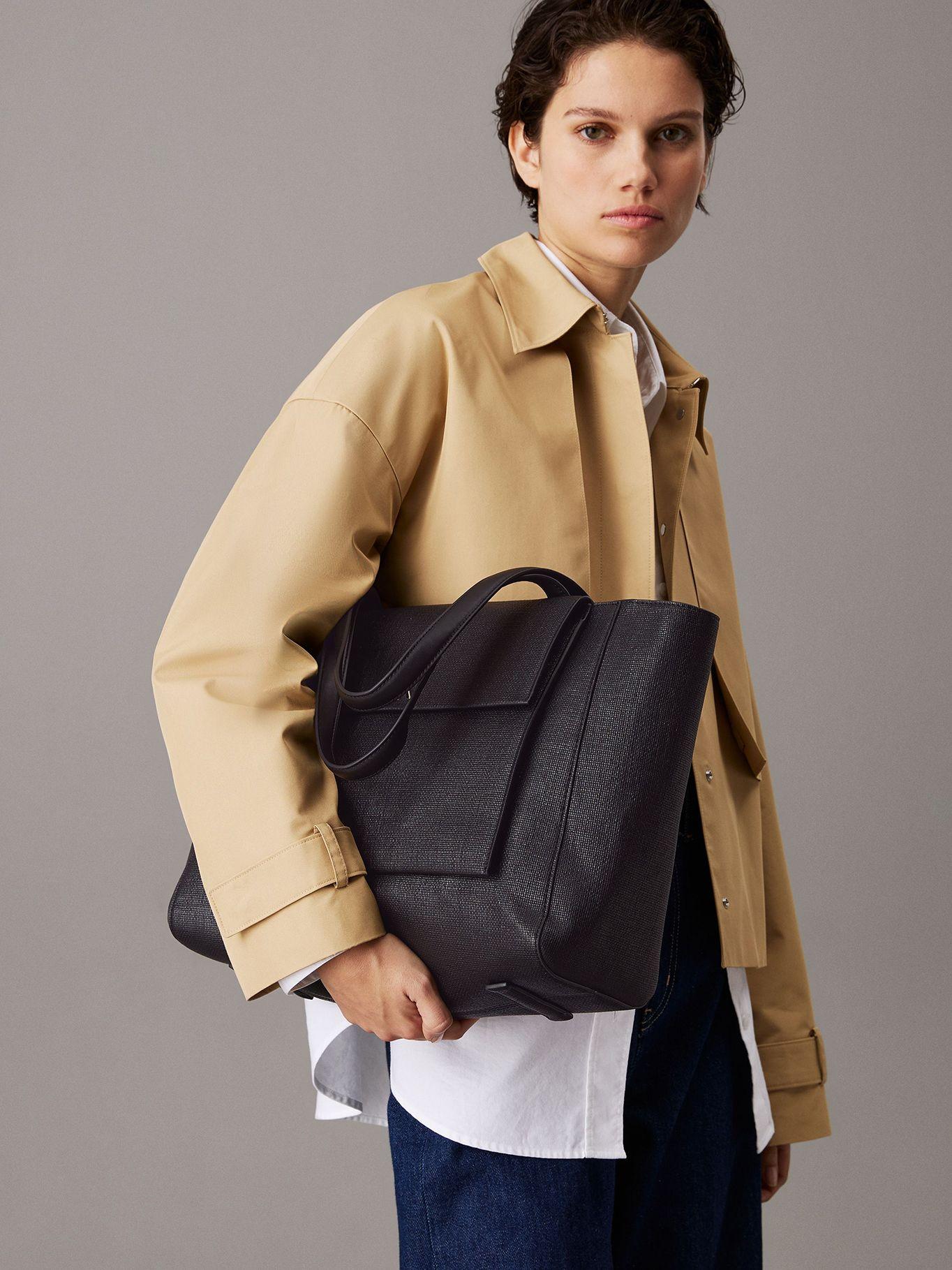 Cartera Tote Ck Medium Negro BEH Calvin Klein-5