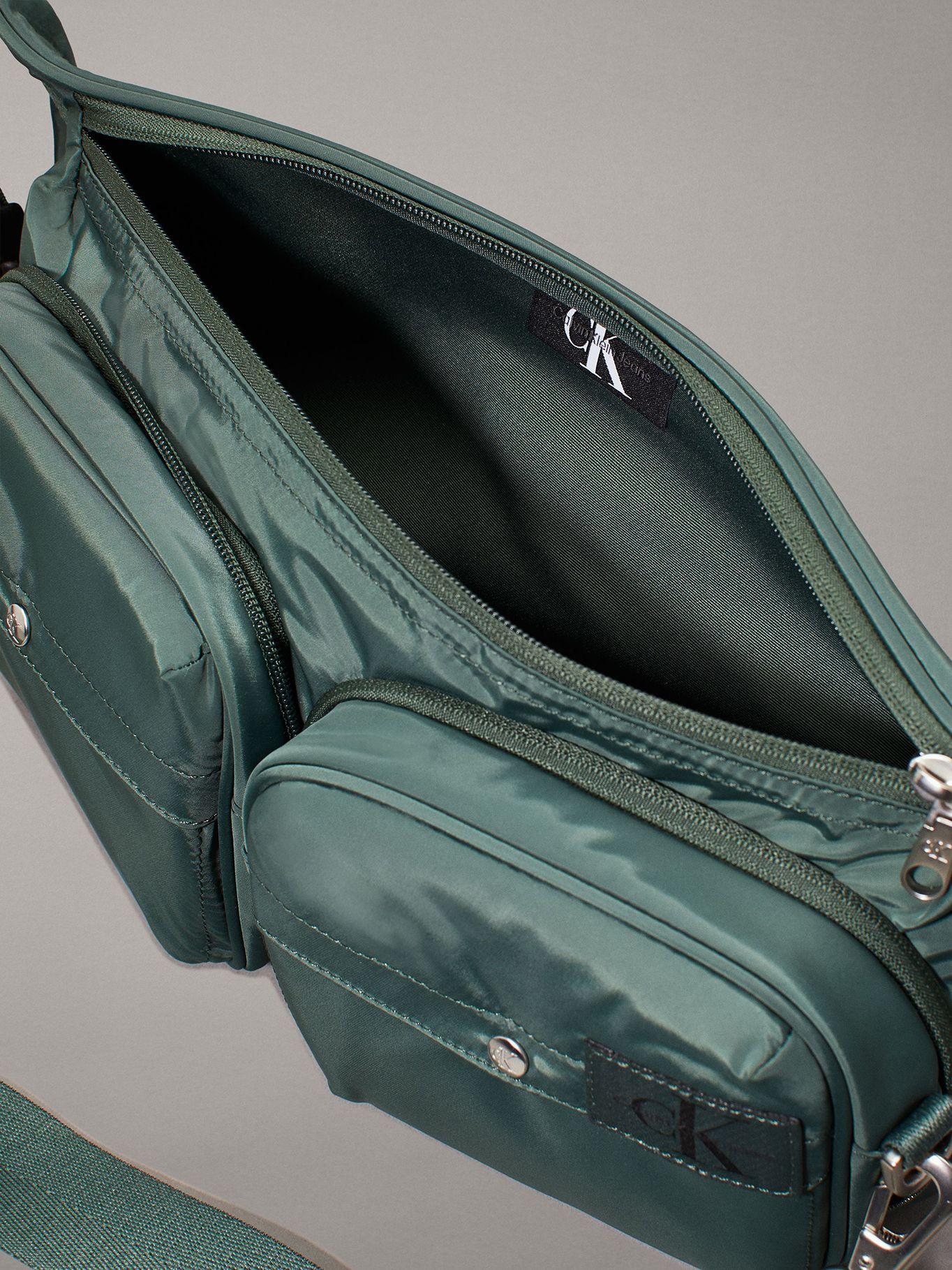 Banano Plegable Messenger Sling30 Verde Calvin Klein-2