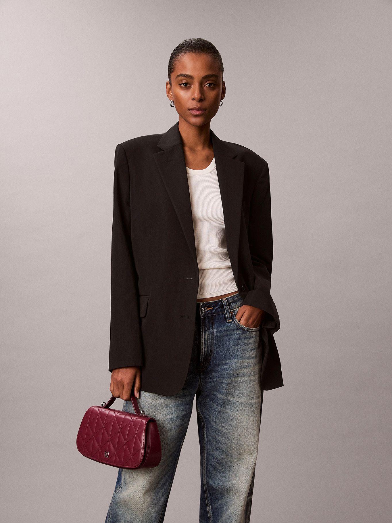 Cartera Acolchada de Mano Burdeo Calvin Klein-4