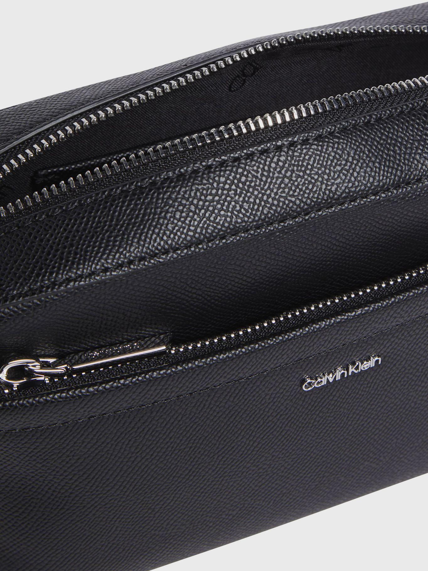 Cartera Ck Must Negro BEH Calvin Klein-2