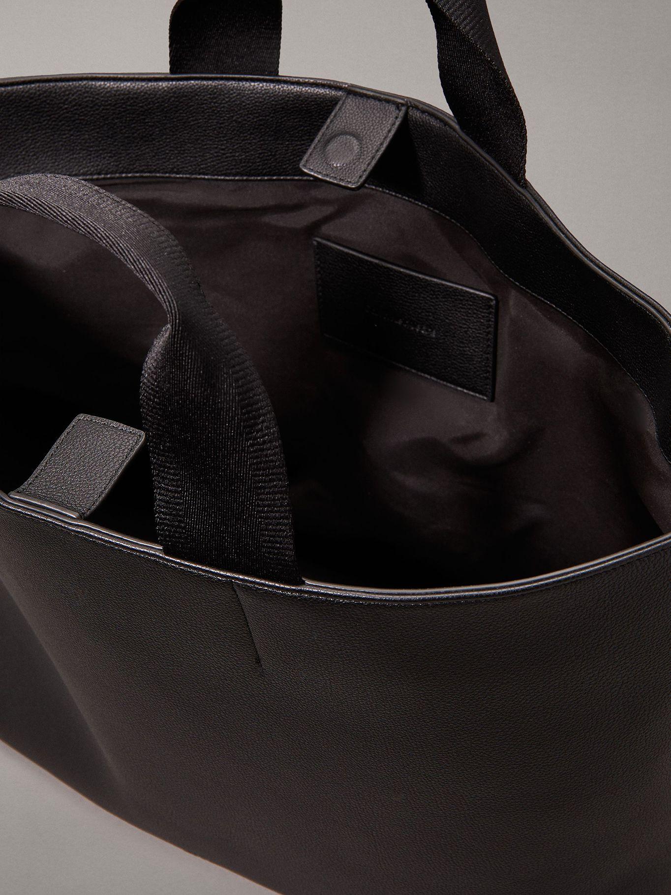 Cartera Tote Over Webbing Negro Calvin Klein-2