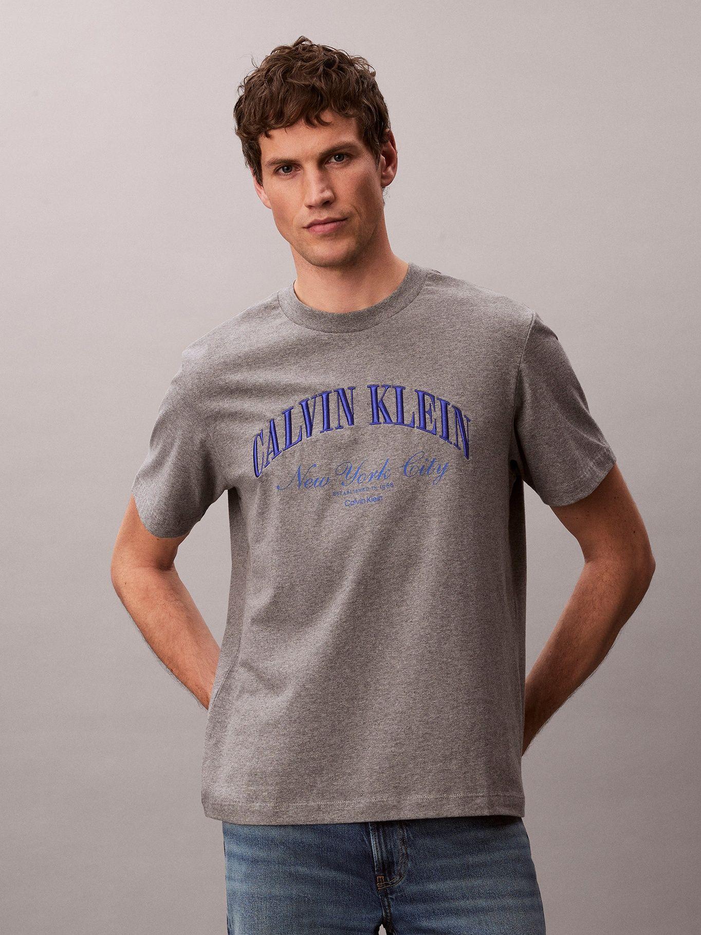 Polera con Logo Gráfico Gris Calvin Klein-0