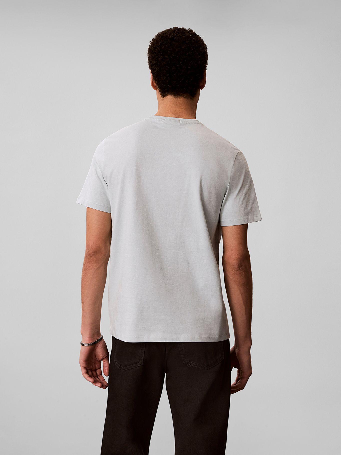 Polera Clásica con Monograma Gris Calvin Klein-2