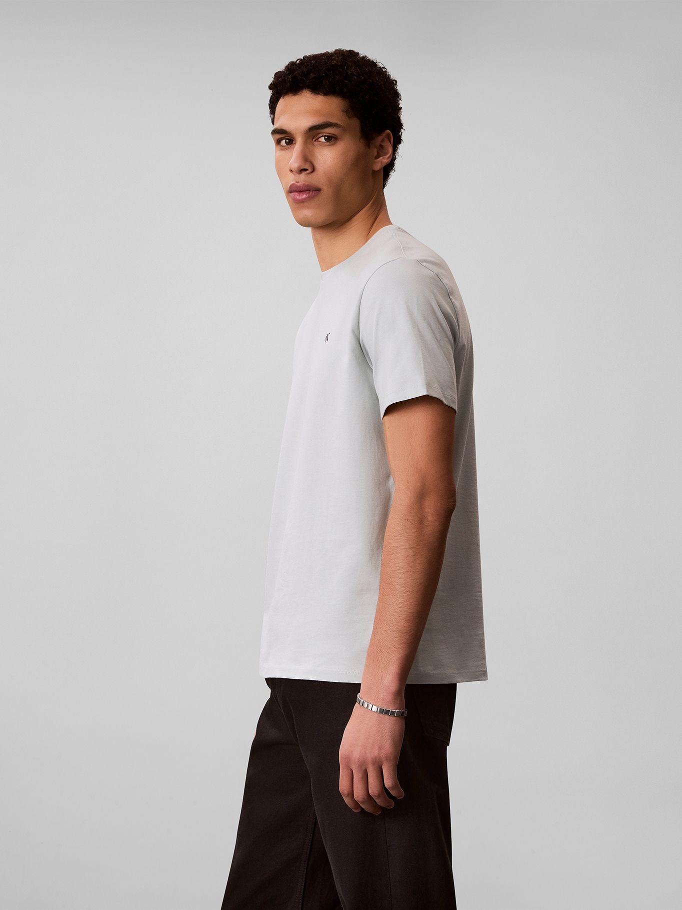 Polera Clásica con Monograma Gris Calvin Klein-3
