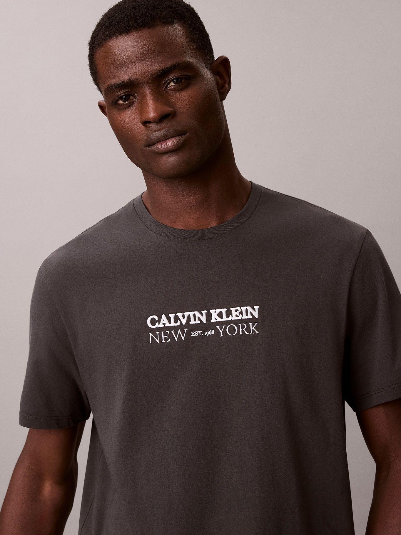 Polera con Logo Estampado Gris Calvin Klein-4