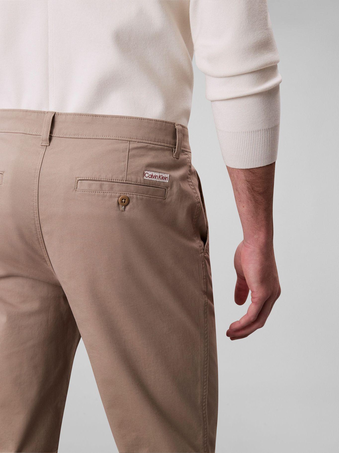 Pantalón Chino Slim de Signature Beige Calvin Klein-4