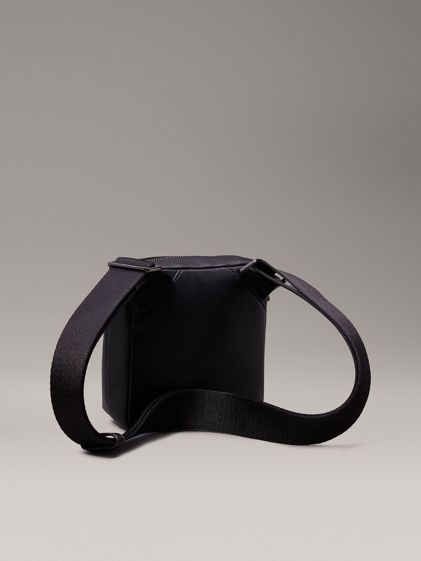 Bolso Reporter Essential Cube Negro Calvin Klein-4