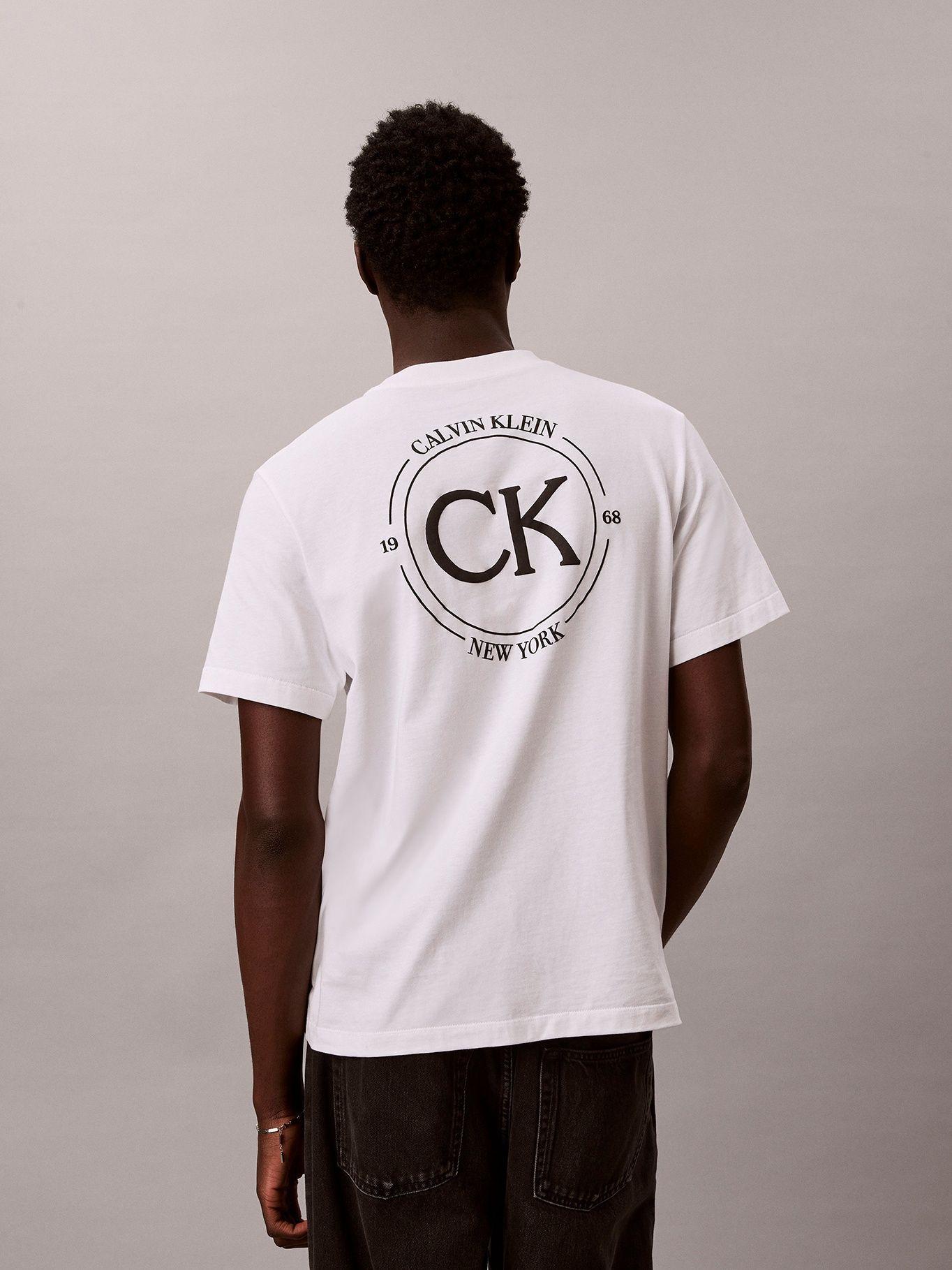 Polera con Estampado Gráfico Blanco Calvin Klein-2