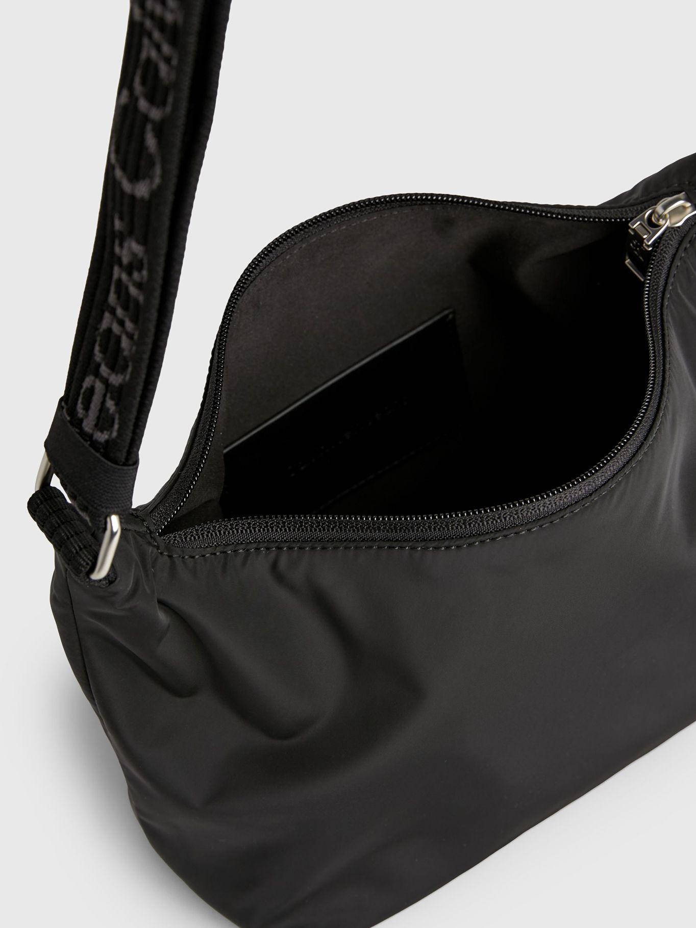 Cartera Ultralight Negro Calvin Klein-3