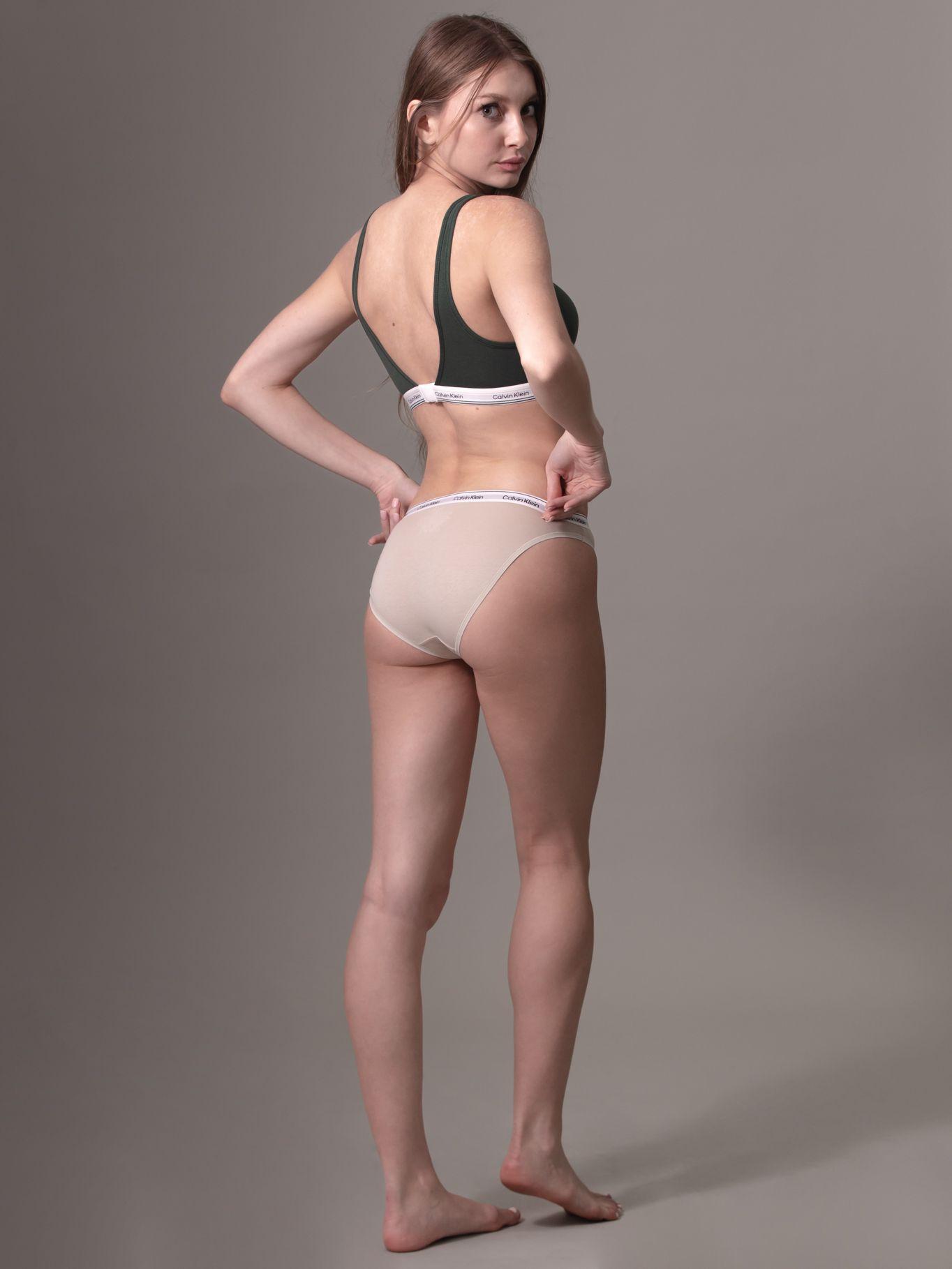Calzón Bikini Mujer Moderno Logo Beige Calvin Klein-2